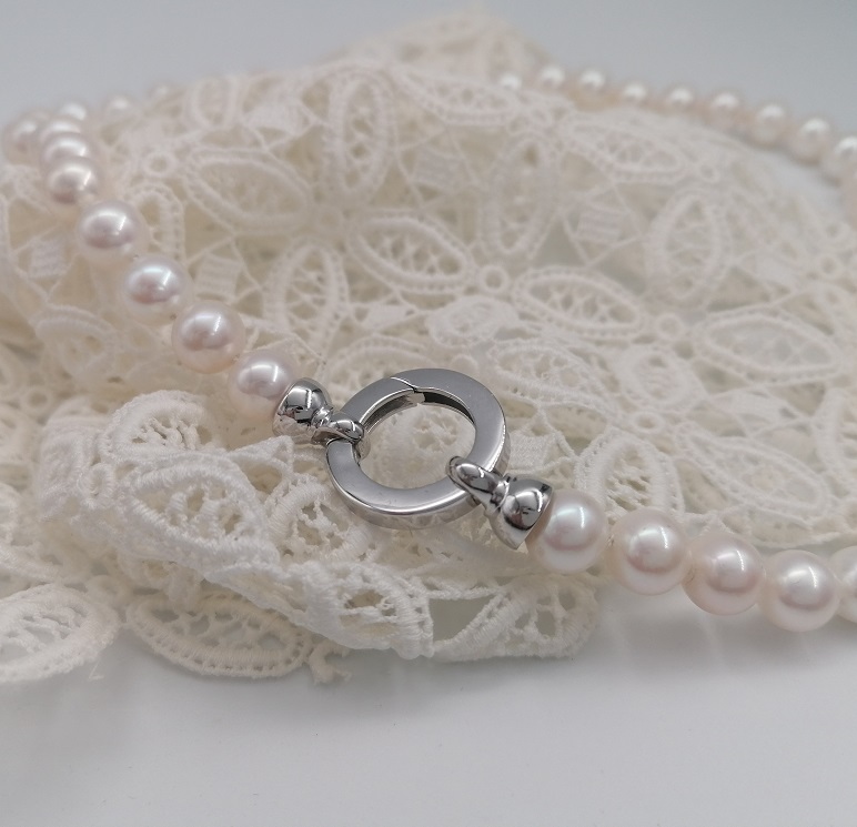 Kobu Parels zoetwaterparel collier 9.5x9 met zilveren klapslot