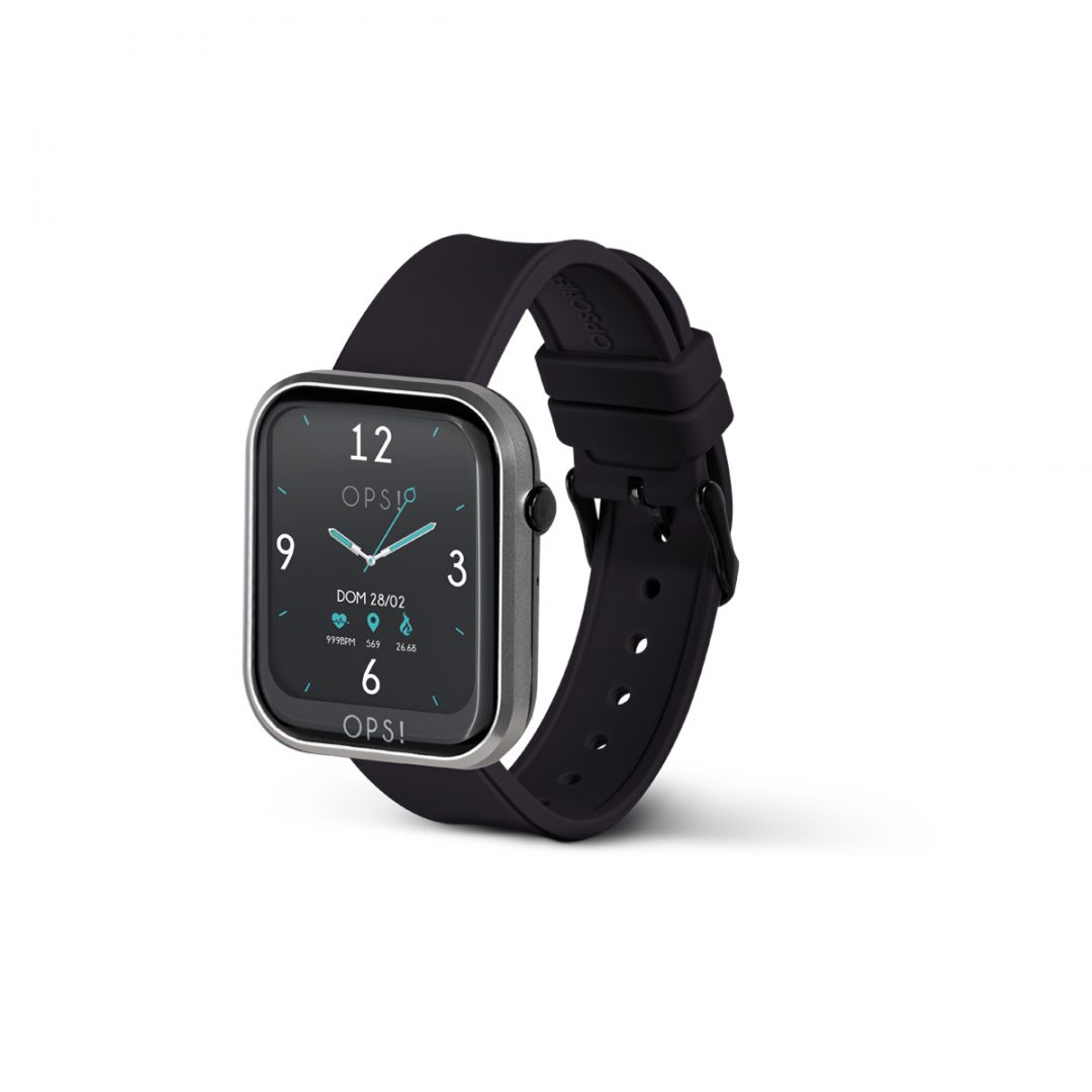 Smartwatch with aluminum and ABS case and silicone strap. Case dimensions 44x37x13 mm with 1.83” color full touch display. Band inner circumference: 180mm to 140mm. Steel buckle clasp.