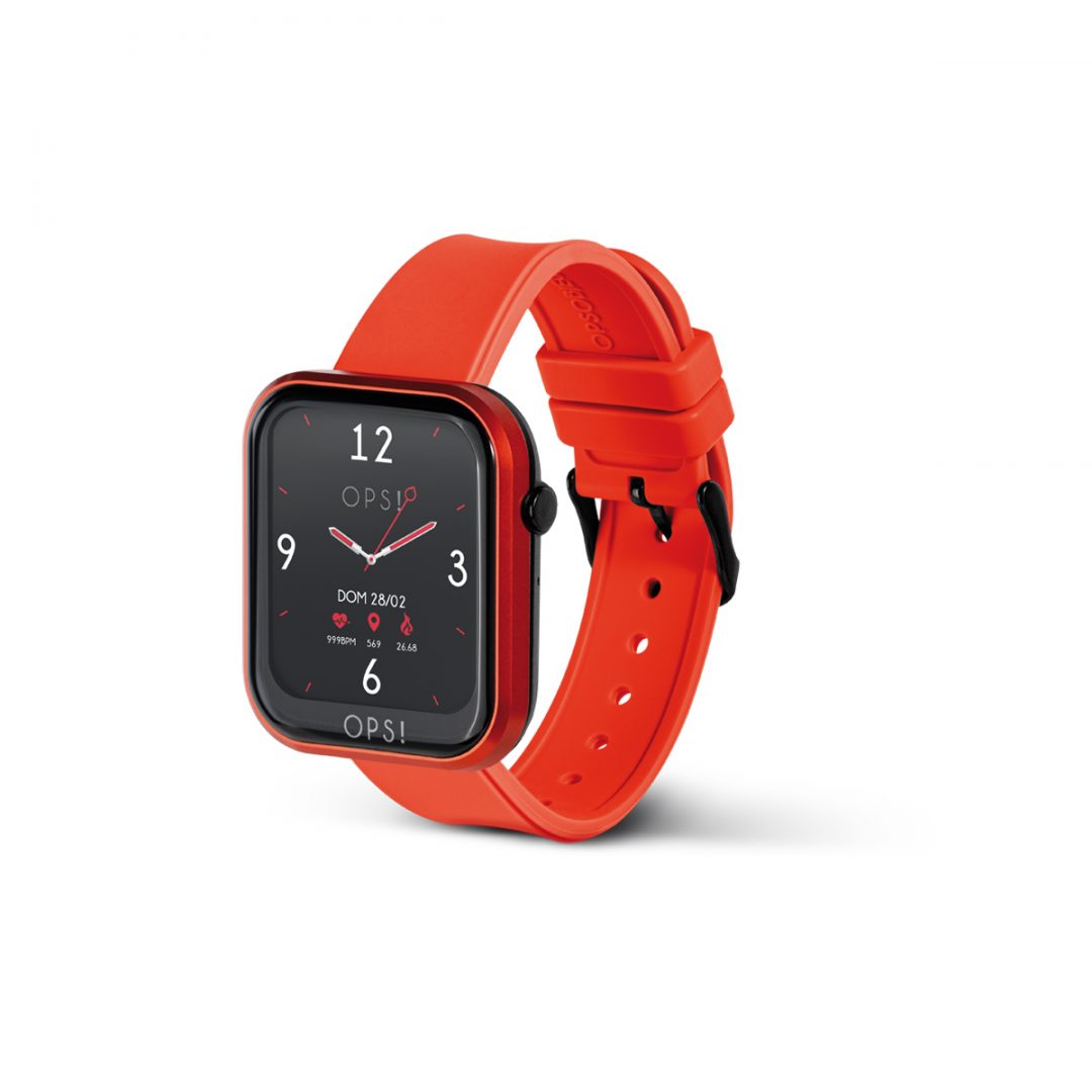 Smartwatch with aluminum and ABS case and silicone strap. Case dimensions 44x37x13 mm with 1.83” color full touch display. Band inner circumference: 180mm to 140mm. Steel buckle clasp.