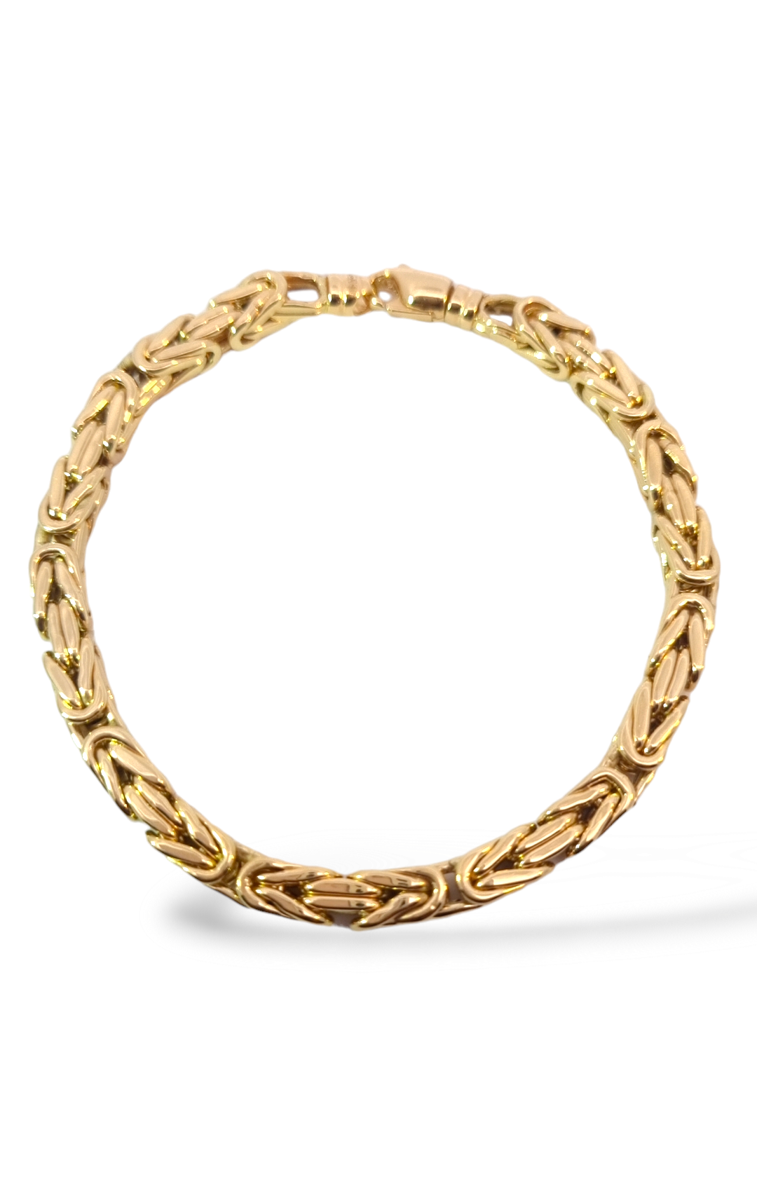 Deze armband van Louis Bros is vervaardigd uit 14k geelgoud (11.80gr). De armband heeft een lengte van 21cm en een breedte van 4.57 mm. En een dikte van 4.57mm. Een echt gouden koningsarmband is een prachtig sieraad voor jaren. We hebben een flinke collectie armbanden in onze zaak.