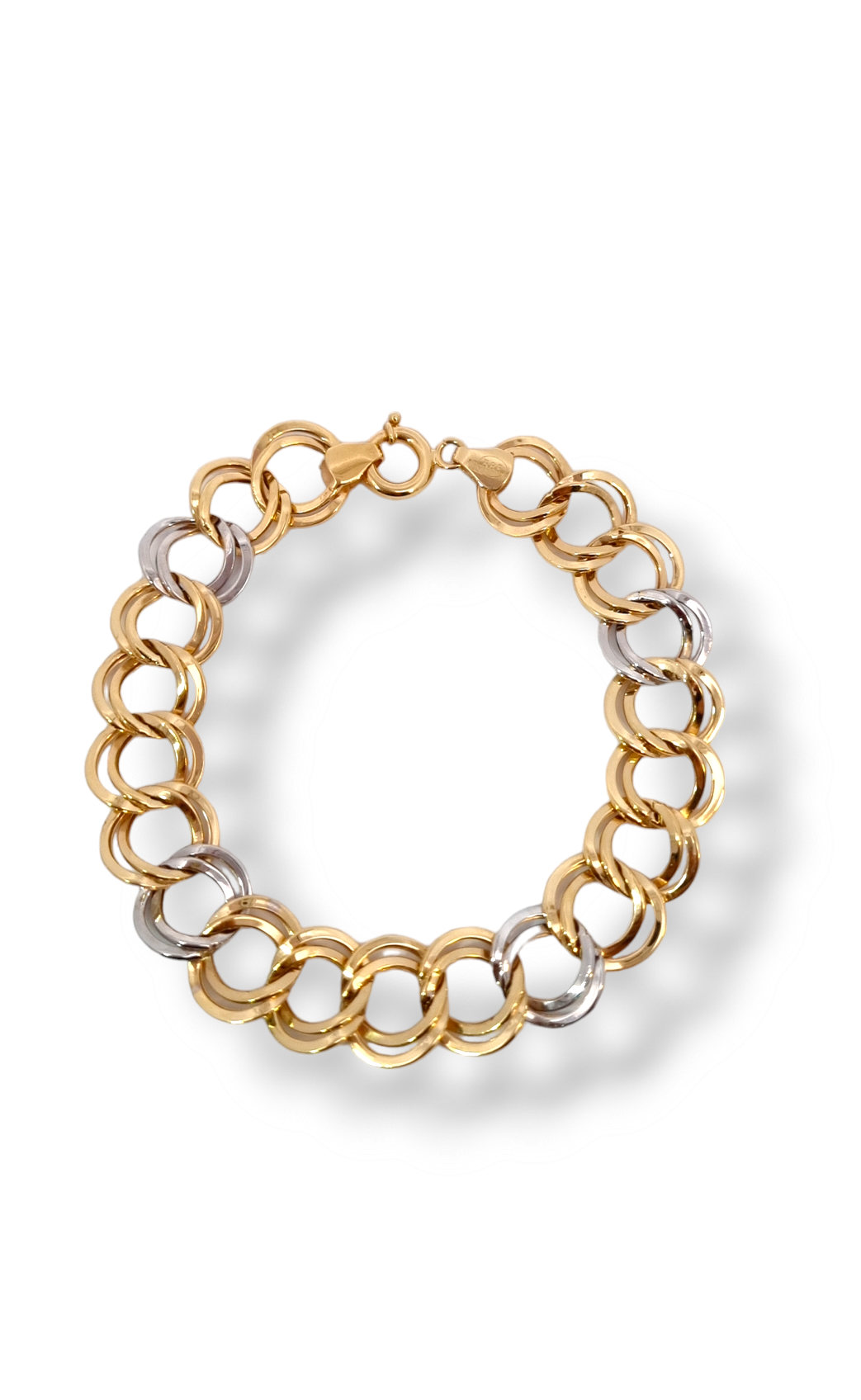 Deze armband van Louis Bros is vervaardigd uit 14 karaat bicolor wit-geel (8.69 gr.). De armband heeft een breedte van 13.19 mm en een dikte 0.79 mm .En een lengte van 20cm.Deze armband is echt een plaatje aan de vrouwenpols, tijdloos, draagbaar is voor dagelijks gebruik en voor speciale gelegenheden.