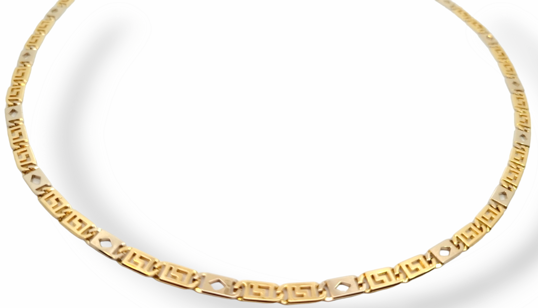 Dit unisex  collier van Louis Bros is vervaardigd uit 14 karaat bicolor (20.20gr.). Het collier heeft een lengte van 50 cm en een breedte van 4.44 mm. En een dikte van 1,06 mm. Deze collier is stijlvol en gemakkelijk te combineren.