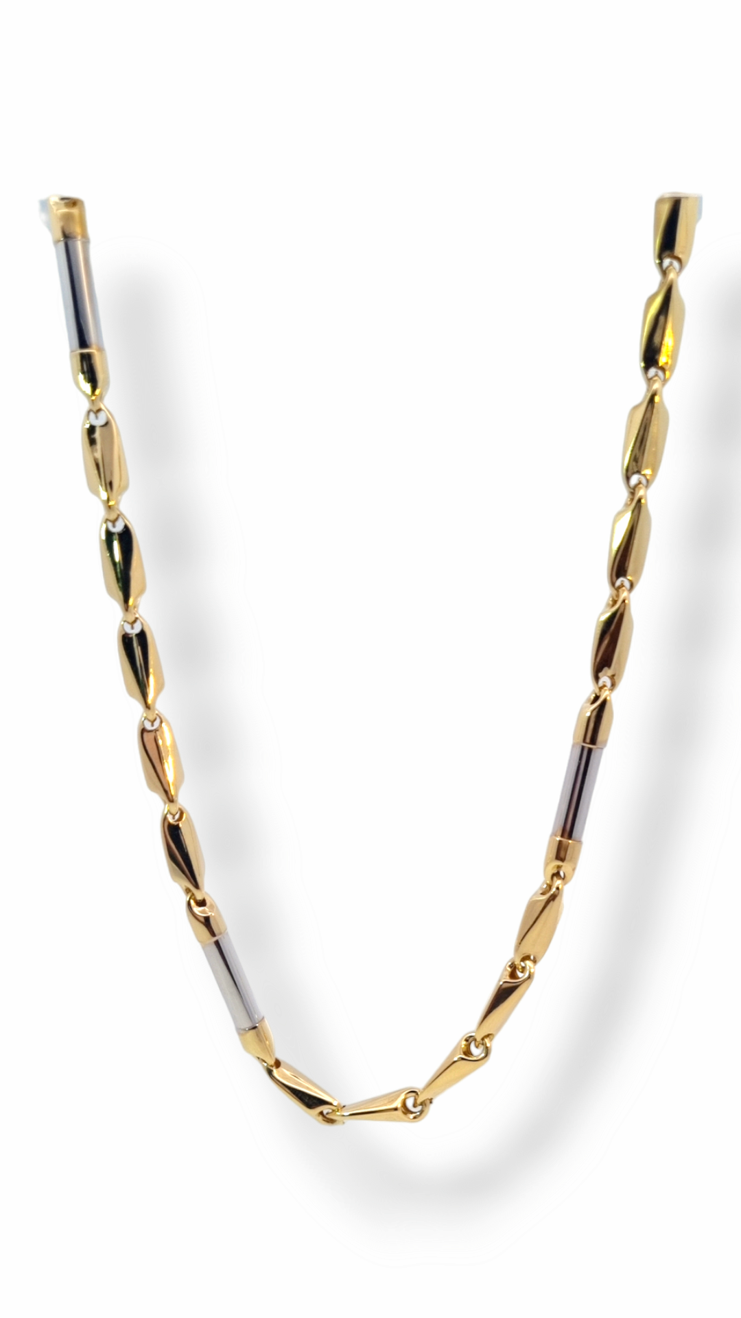Dit collier van Louis Bros is vervaardigd uit 14 karaat bicolor (15.32 gr). Het collier heeft een lengte van 60 cm en een dikte van 4 mm. Dit collier is stijlvol en gemakkelijk te combineren. Wil je deze ketting graag zien en passen? Dat kan natuurlijk! Klik op reserveer en maak een afspraak om te bekijken. Wij zorgen er dan voor dat wij dit collier op voorraad hebben in de winkel op het moment dat jij graag langskomt.

Verkrijgbaar vanaf 40 cm
Leverbare goudkleuren: 14/18kts geelgoud, 14/18kts witgoud, 14/18kts roségoud en alle bicolor combinaties.