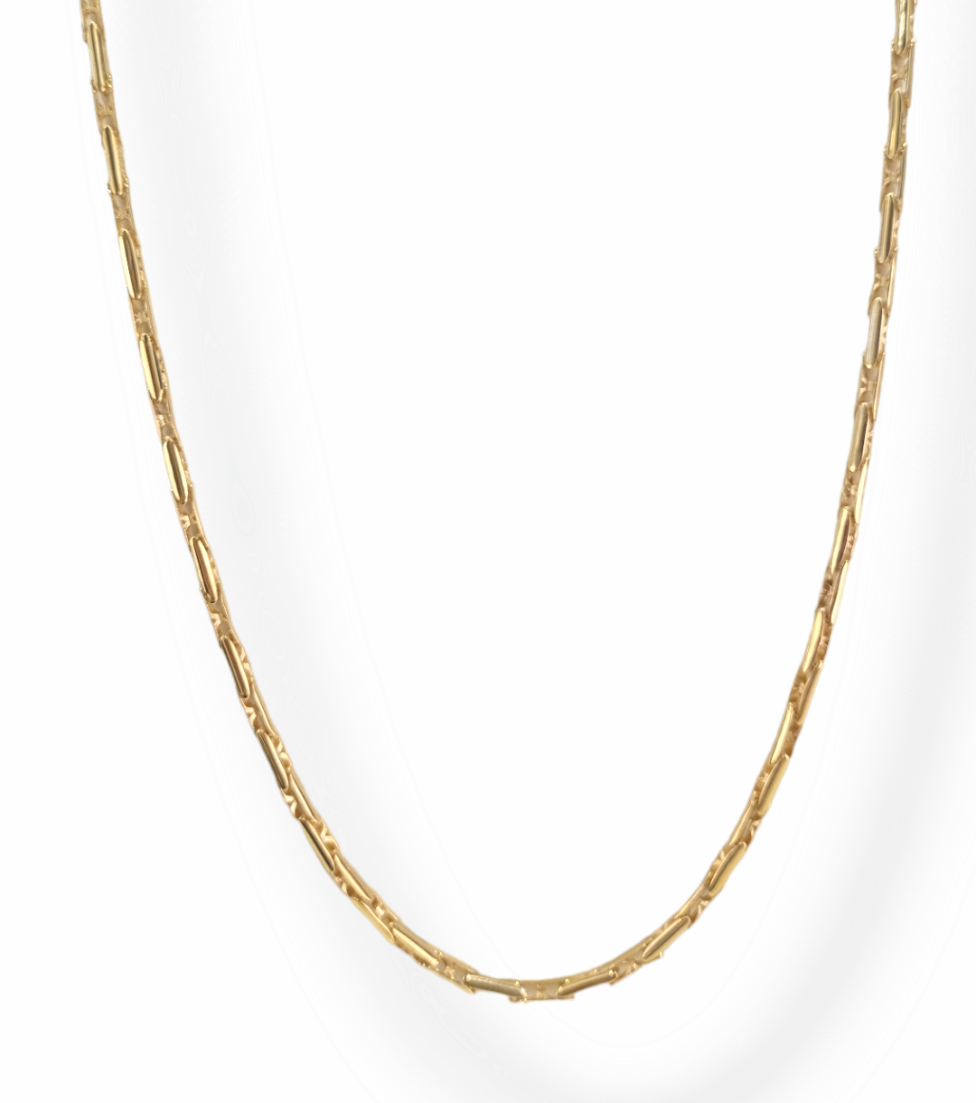 Dit unisex collier van Louis Bros is vervaardigd uit 14 karaat geelgoud (11.70 gr.). Het collier heeft een breedte van 2.75 mm. En een lengte van 60 cm. Dit collier is stijlvol, eenvoudig en gemakkelijk te combineren. 