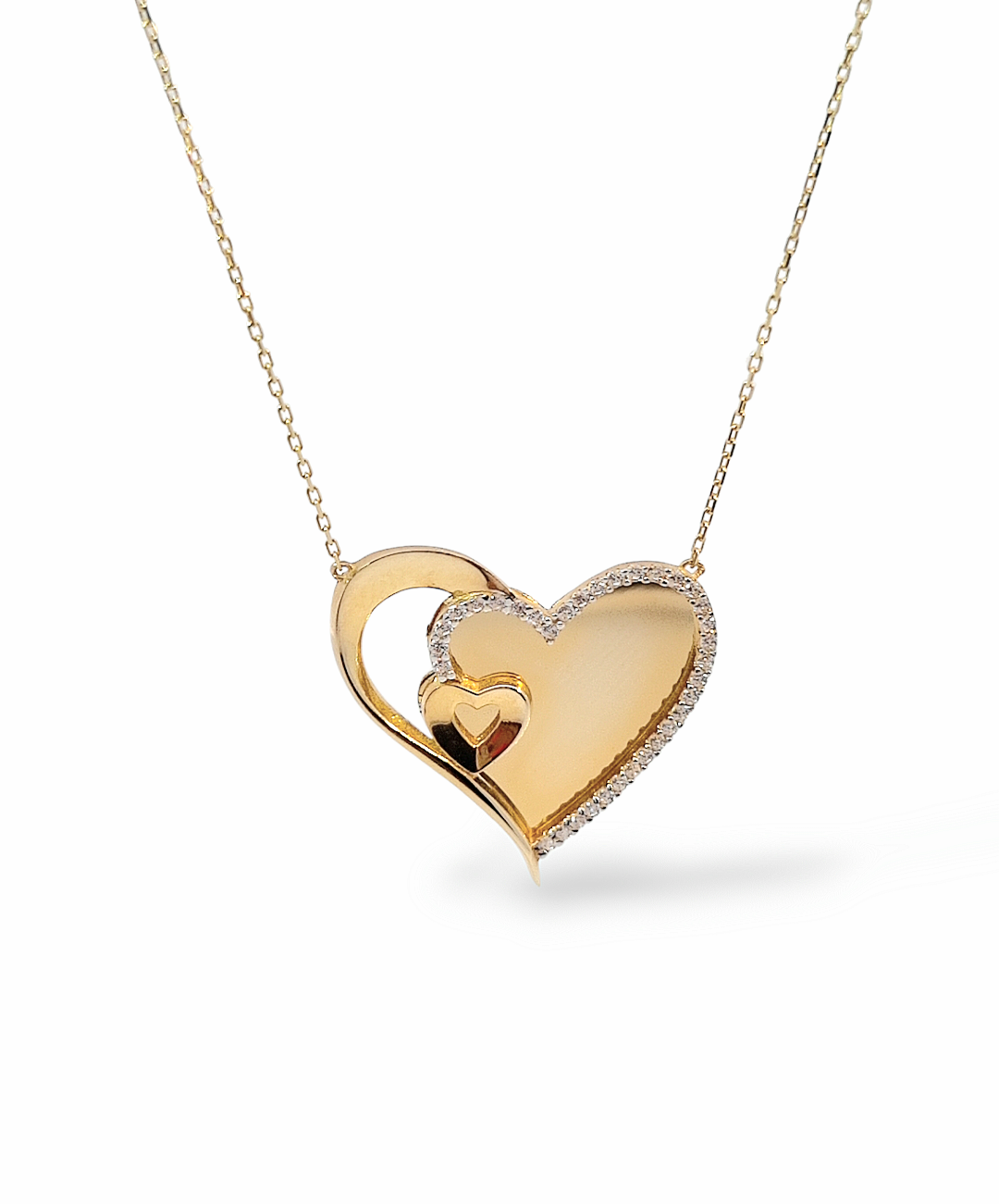 Deze ketting van Louis Bros is vervaardigd uit 14karaat geelgoud met hartjes en zirkonia (3.84 gr) . Sieraden met hartjes hebben altijd een liefdevolle betekenis, omdat een hart de liefde symboliseert. Deze ketting met hartjes heeft een classy en vrouwelijke look. Sieraden met hartjes zijn makkelijk met elkaar te combineren. 