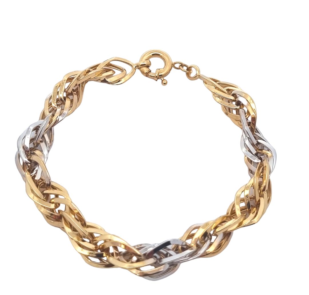 Deze armband van Louis Bros is vervaardigd uit 14 karaat bicolor (8.79 gr.). De armband heeft een lengte van 19 cm en een dikte van 8 mm. 
Deze armband is een prachtig voorbeeld van elegantie en verfijning. Gemaakt van een harmonieuze combinatie van wit- en geelgoud, biedt dat armband een uniek en bijzonder ontwerp dat in het oog springt. De delicate schakels en het stijlvolle contrast van de twee goudtinten maken het een sieraad dat zowel modern als tijdloos is. Perfect voor speciale gelegenheden of als een luxe dagelijkse accessoire, voegt dat armband een vleugje klasse toe aan elke outfit.