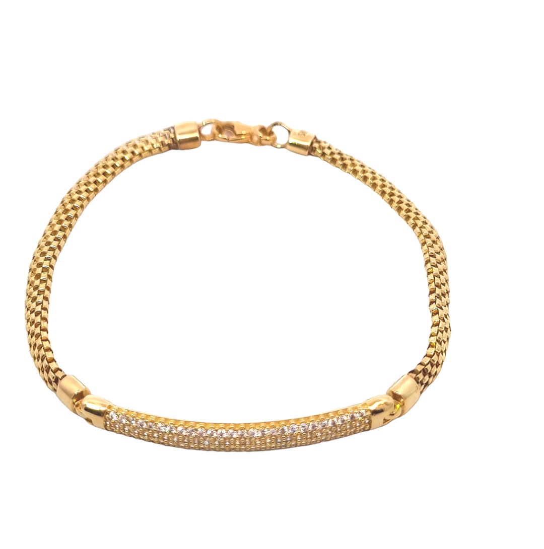 Deze armband van Louis Bros is vervaardigd uit 14 karaat geelgoud met zirkonia (7 gr).De armband heeft een lengte van 20 cm en een breedte van 4 mm. En een dikte van 2mm. Deze tijdloze armband is stijlvol , eenvoudig en gemakkelijk te combineren .