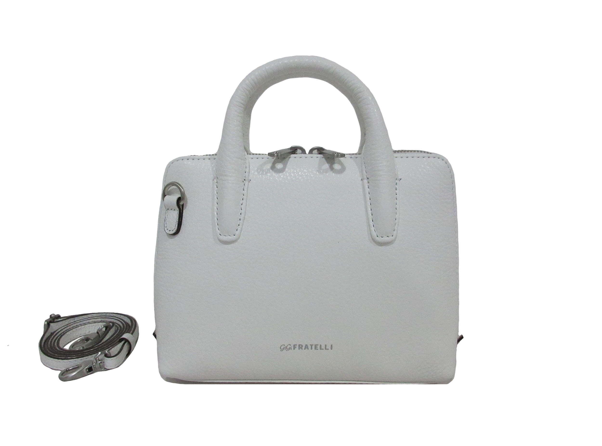 Deze trendy handtas is tevens als schoudertas te dragen. Groot genoeg voor telefoon, portemonnee en sleutels.
Zelfs in deze tas heeft de ontwerper van GigiFratelli kunnen voorzien van onderstaande extra's:
- sleutelkoord
- telefoonvak
-tussenvak met rits
- achtervak met rits

Afmetingen:
Hoogte 17cm x breed 20cm x diep 5cm