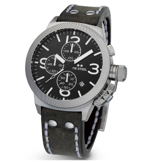 De originele TW Steel, verbeterd. De CS105 is voorzien van een chronograaf, een donkergrijze wijzerplaat, een donkergrijze Italiaans leren strap en 2 jaar wereldwijde garantie.