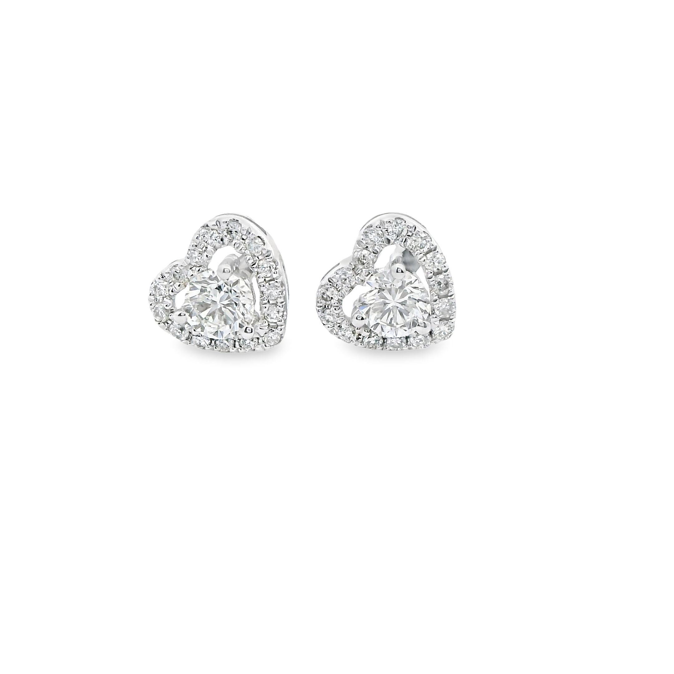 Deze exclusieve oorstekers van Louis Bros zijn vervaardigd uit 18 karaat witgoud (1.23 g) en zijn gezet met 32 briljant geslepen diamanten met een totaalgewicht van 0.34 ct. De oorstekers hebben een diameter van 6.15 mm. Deze oorstekers bestaan uit onze lijn van exclusieve modellen sieraden met prachtige designs en van hoge kwaliteit.
Verkrijgbaar vanaf 0.05 crt .
Leverbare goudkleuren: 14/18kts geelgoud, 14/18kts witgoud en 14/18kts roségoud