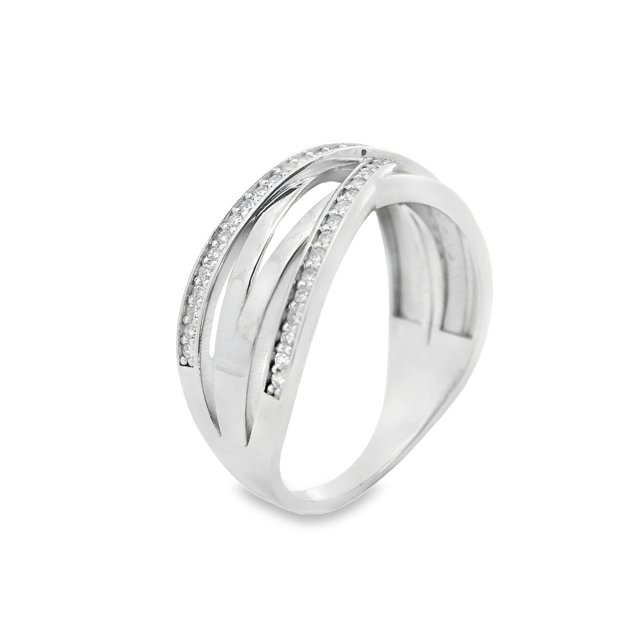 Deze exclusieve ring van Louis Bros is vervaardigd uit 14 karaat witgoud (3.35 gr.) en is gezet met 48 briljant geslepen diamanten met een totaalgewicht van 0.13 ct. De ring heeft een breedte van 6 mm en dikte van 1.5 mm. Met deze ring om je vinger ben jij het stralende middelpunt bij elke gelegenheid. Deze ring bestaat uit onze lijn van exclusieve modellen sieraden met prachtige designs van hoge kwaliteit.
De ring is verkrijgbaar in meerdere afmetingen.