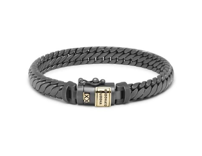 Het ontwerp van de Ben XS zilveren armband is aangepast met een unieke matte rhodium finishing en 14k geelgouden details. Jouw levensstijl en de natuurlijke elementen bepalen de look van je sieraad in de loop van tijd en creëren een vintage en ruwe uitstraling die een persoonlijk statement is van jouw reis door het leven.