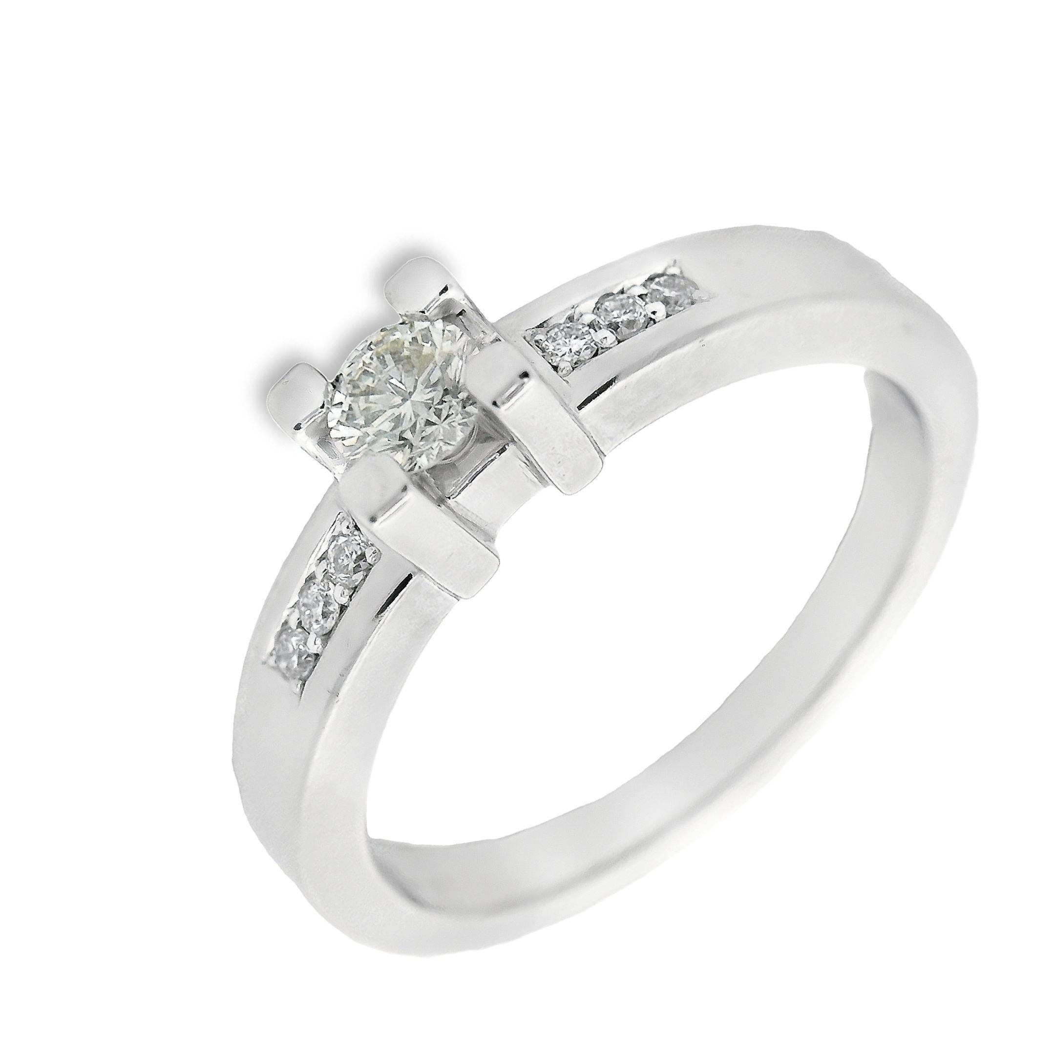 
Deze ring van Louis Bros is vervaardigd uit 14 karaat witgoud (5.13 gr.) en is gezet met 7 briljant geslepen diamanten met een totaalgewicht van 0.25 ct.In een solitair sieraad wordt één enkele diamant gezet, die daardoor in het middelpunt van de belangstelling staat. De solitairs zijn klassiek en heel elegant. Ze passen bij elke outfit en zijn tijdloos.
De ring is verkrijgbaar in meerdere afmetingen.
Verkrijgbaar vanaf 0,10crt .
Leverbare goudkleuren: 14/18kts geelgoud, 14/18kts witgoud, 14/18kts roségoud en alle bicolor combinaties.

