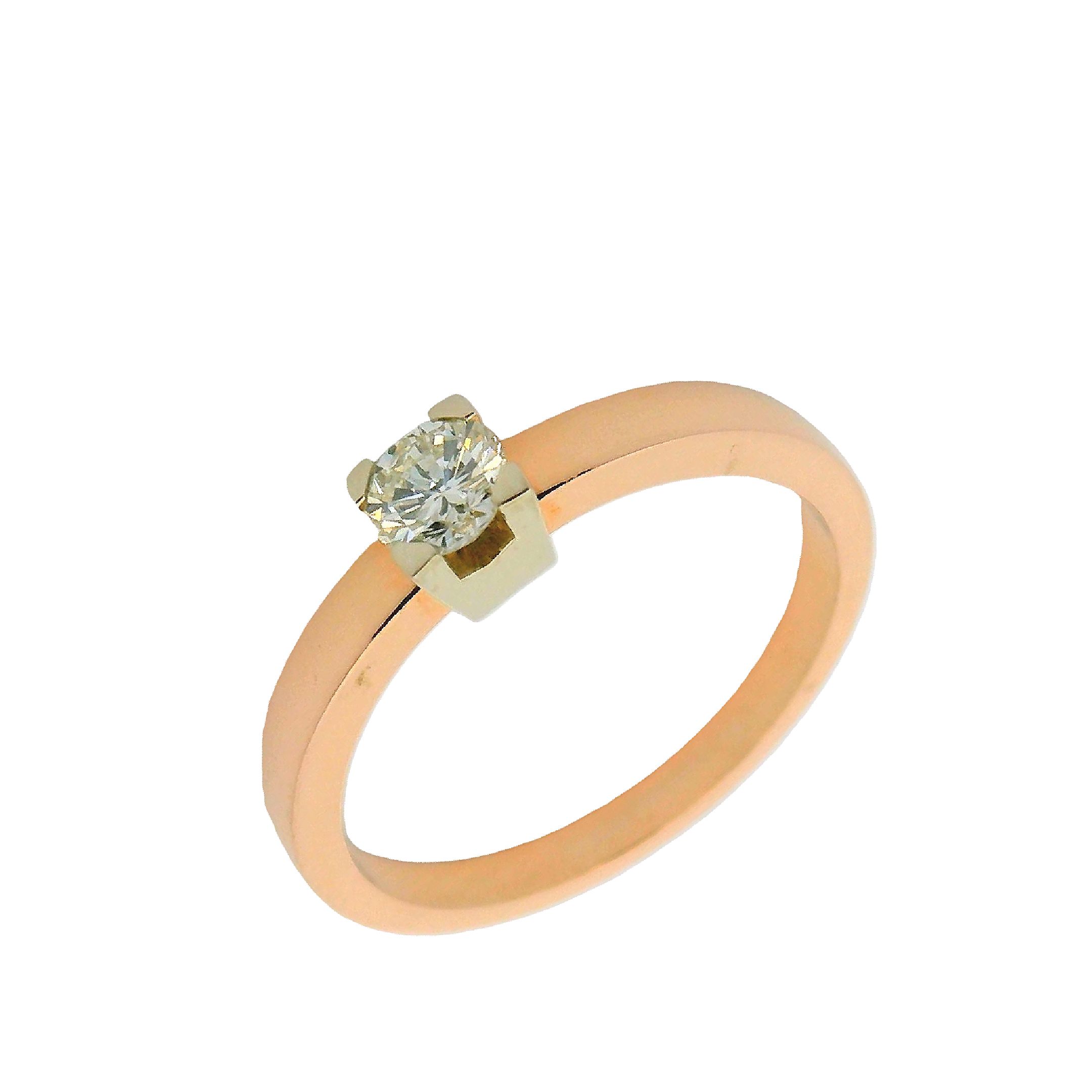 Deze ring van Louis Bros is vervaardigd uit 14 karaat roségoud (3.09 gr.) en is gezet met 1 briljant geslepen diamanten met een totaalgewicht van 0.25ct. De ring heeft een diameter van 4. mm, minimale breedte van 2 mm. en een hoogte van 3.5 mm. Dit juweel vertelt het verhaal van eenvoudige schoonheid en tijdloze klasse, perfect voor de moderne vrouw die niet alleen streeft naar stijl, maar ook naar subtiele verfijning. Of het nu gedragen wordt als een symbool van liefde en verbondenheid of als een uiting van individuele stijl, deze roségouden solitair ring met een diamant in een moderne design zal altijd een bron van bewondering en vreugde zijn.
De ring is verkrijgbaar in meerdere afmetingen.