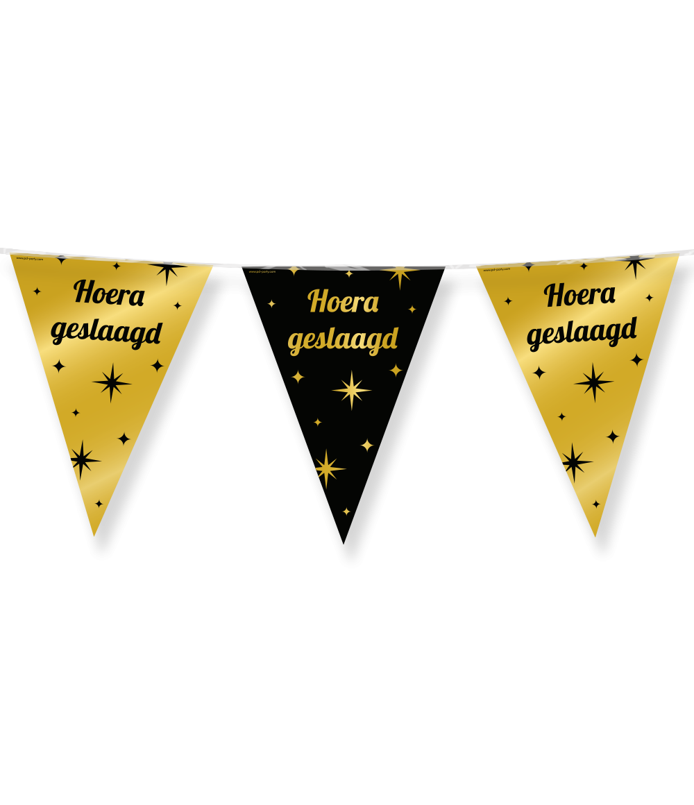 De Classy party flags Geslaagd! zijn de ideale versiering op het feestje van iemand die geslaagd is. Door de kleur zwart goud en het 'classy' design vallen deze party vlaggen dan ook extra goed op! De aan beide kanten bedrukte vlaggetjes zijn gemaakt van folie, hebben een lengte van 10 meter