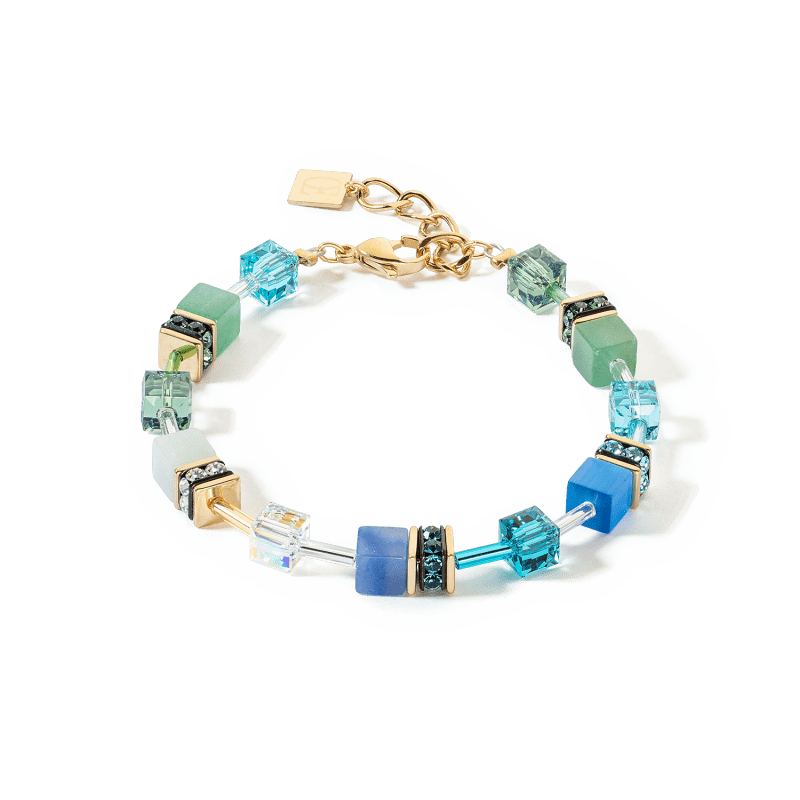 GeoCUBE® Iconic Precious armband groen-turkoois
De GEOCUBE® Iconic Precious-armband in groen en turkoois is een eerbetoon aan je favoriete kleuren: groen , turquoise en blauw. Het is een prachtige mix van natuur en elegantie die jouw liefde voor deze  drie kleuren tot uitdrukking brengt.

Elk sieraad dat u bij COEUR DE LION bestelt, wordt u geleverd in een premium designetui en met een certificaat van echtheid.