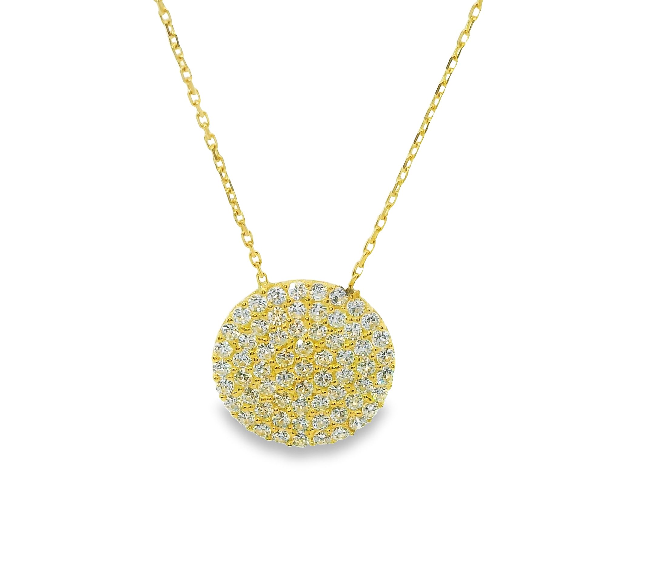 Dit collier van Louis Bros is vervaardigd uit 14 karaat geelgoud verrijkt met zirkonia  (1.75 gr.). Deze collier heeft een maximale lengte van 45 cm en minimale lengte van 40 cm . De hanger heeft een diameter van 11.5 mm en een dikte van 1.2 mm. Deze collier met zirkonia’s eindeloos te combineren met andere gouden sieraden. Deze collier is stijlvol, eenvoudig en gemakkelijk te combineren. De sieraden vormen enerzijds een prachtige basis voor een minimalistische look, of kunnen anderzijds uitgebreid worden met verschillende type sieraden voor een rijke en of een feestelijke uitstraling.