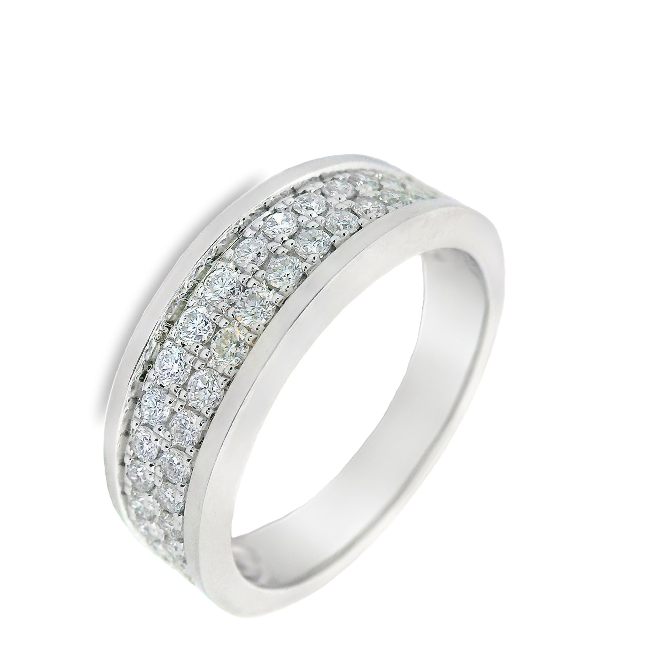 Deze exclusieve ring van Louis Bros is vervaardigd uit 14 karaat witgoud (4.64 gr.) en is gezet met 34 briljant geslepen diamanten met een totaalgewicht van 0.52 ct. De ring heeft een breedte van 6.30 mm en dikte van 2.5 mm. Met deze ring om je vinger ben jij het stralende middelpunt bij elke gelegenheid. Deze ring bestaat uit onze lijn van exclusieve  modellen sieraden met prachtige designs en van hoge kwaliteit . 
De ring is verkrijgbaar in meerdere afmetingen.