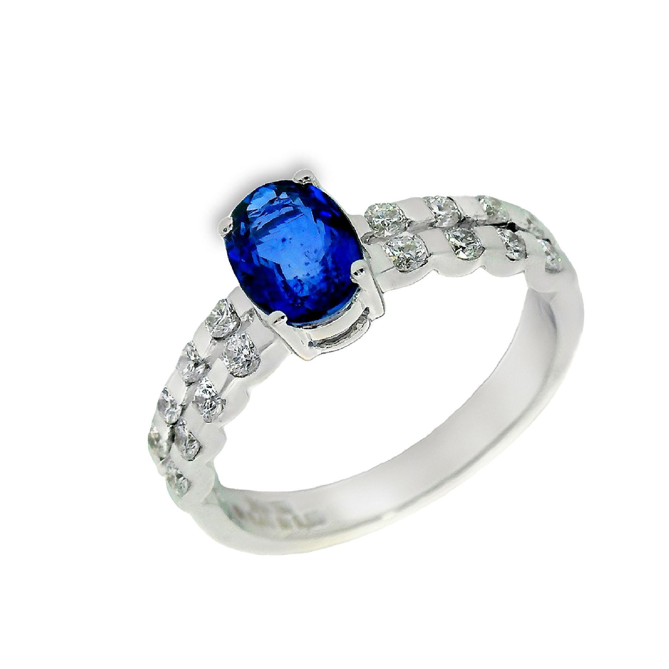 Deze ring van Louis Bros is vervaardigd uit 18 karaat witgoud (3.79 gr.) en is gezet met 16 briljant geslepen diamanten met een totaalgewicht van 0.10ct en 1 saffier 0.50ct. De ring heeft een diameter van 6.5. mm, minimale breedte van 3.5 mm. en een hoogte van 4.5.mm. In het hart van deze betoverende witgouden ring schittert een majestueuze blauwe saffier als een fonkelende ster aan de nachtelijke hemel. Met zijn diepe, serene kleur straalt de saffier rust en harmonie uit, terwijl het een gevoel van mysterie en verfijning oproept. Deze ring is niet alleen een symbool van tijdloze schoonheid en elegantie, maar ook van liefde en verbondenheid. Het is een belofte van eeuwige liefde en een herinnering aan de kostbaarheid van elk moment samen. Met zijn verfijnde design en schitterende edelstenen is deze witgouden ring met een blauwe saffier en diamanten een waar kunstwerk dat de ziel betovert en de harten van anderen steelt.
De ring is verkrijgbaar in meerdere afmetingen.