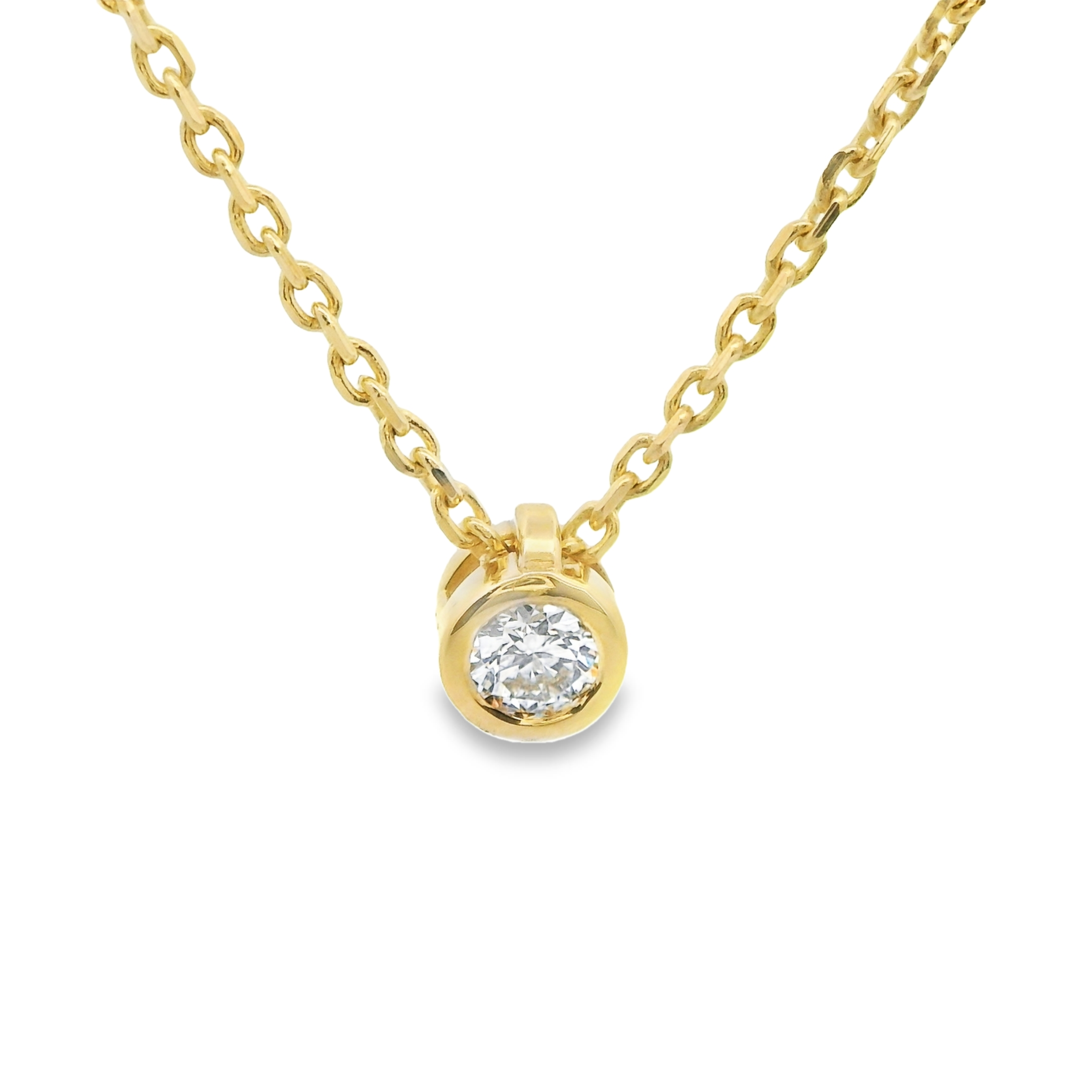 Deze hanger (met collier) van Louis Bros is vervaardigd uit 14 karaat geelgoud (3.5 gr.) en is gezet met 1 briljant geslepen diamanten met een totaalgewicht van 0.30 ct. De hanger heeft een diameter van 3.5 mm en een dikte van 2.5 mm.
Verkrijgbaar vanaf 0.05crt .
Leverbare goudkleuren: 14/18kts geelgoud, 14/18kts witgoud, 14/18kts roségoud en alle bicolor combinaties.