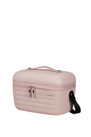 Handige beauty case met schouderband. Ideaal voor op vakantie, door middel van een band achterop kan het over het handvat van een koffer worden geschoven. Ook met handige vakjes om al het kwetsbare veilig op te bergen. 