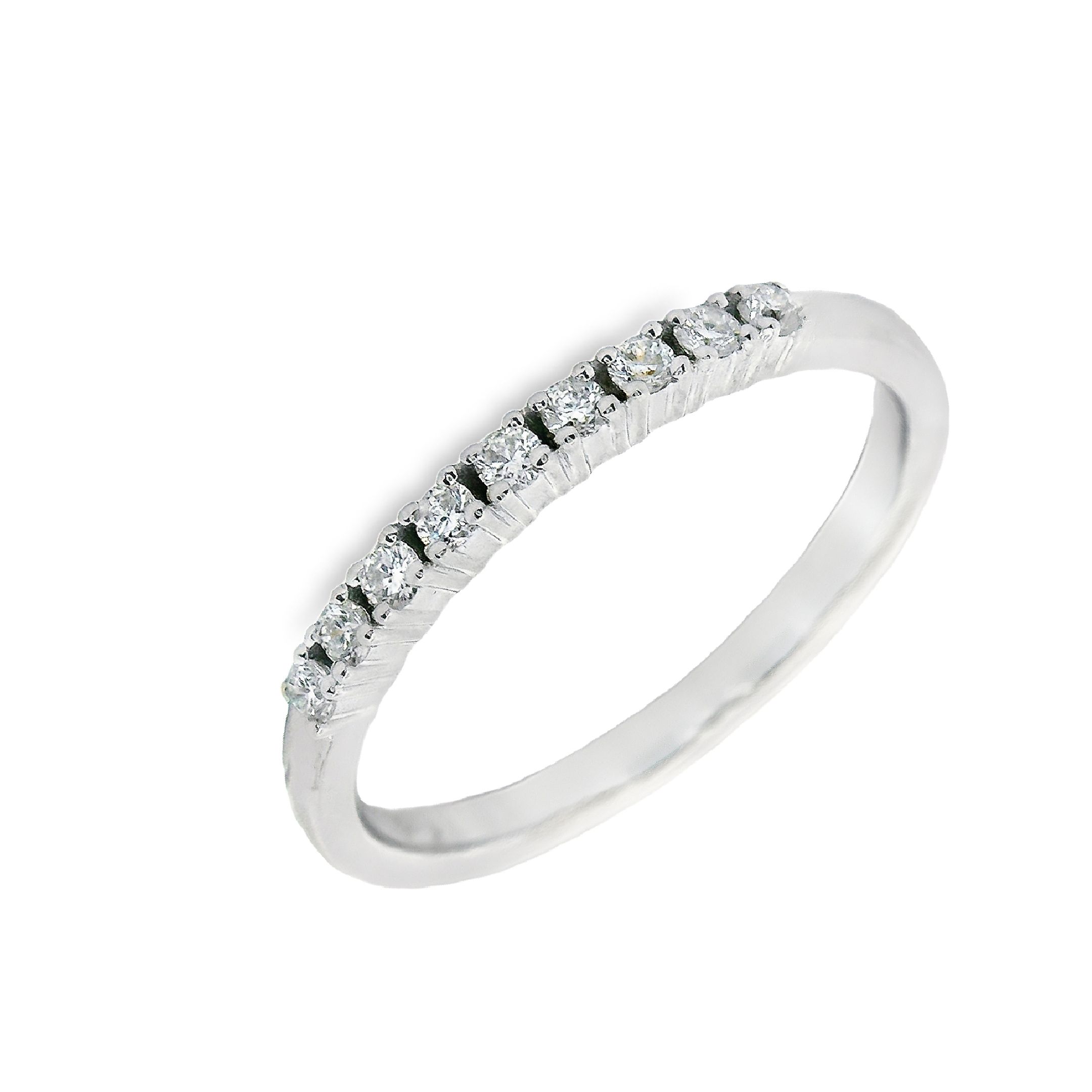 Deze ring van Louis Bros is vervaardigd uit 18 karaat witgoud (2.55 gr) en is gezet met 9 briljant geslepen diamanten met een totaalgewicht van 0.16ct.
In de sprankelende wereld van liefde en verbondenheid schittert een alliance witgouden ring, verfraaid met de tijdloze pracht van diamanten. Deze ring belichaamt niet alleen de belofte van eeuwige liefde, maar ook de veelzijdigheid die de band tussen twee geliefden kan uitdrukken.
Het witgoud, als symbool van zuiverheid en verfijning, omarmt de diamanten met een ongeëvenaarde elegantie. Het vertelt het verhaal van een liefde die sterk genoeg is om de tand des tijds te doorstaan, terwijl het tegelijkertijd de schoonheid van individualiteit en eigenheid viert.

Verkrijgbaar vanaf 0.10crt .
Leverbare goudkleuren: 14/18kts geelgoud, 14/18kts witgoud, 14/18kts roségoud en alle bicolor combinaties.
