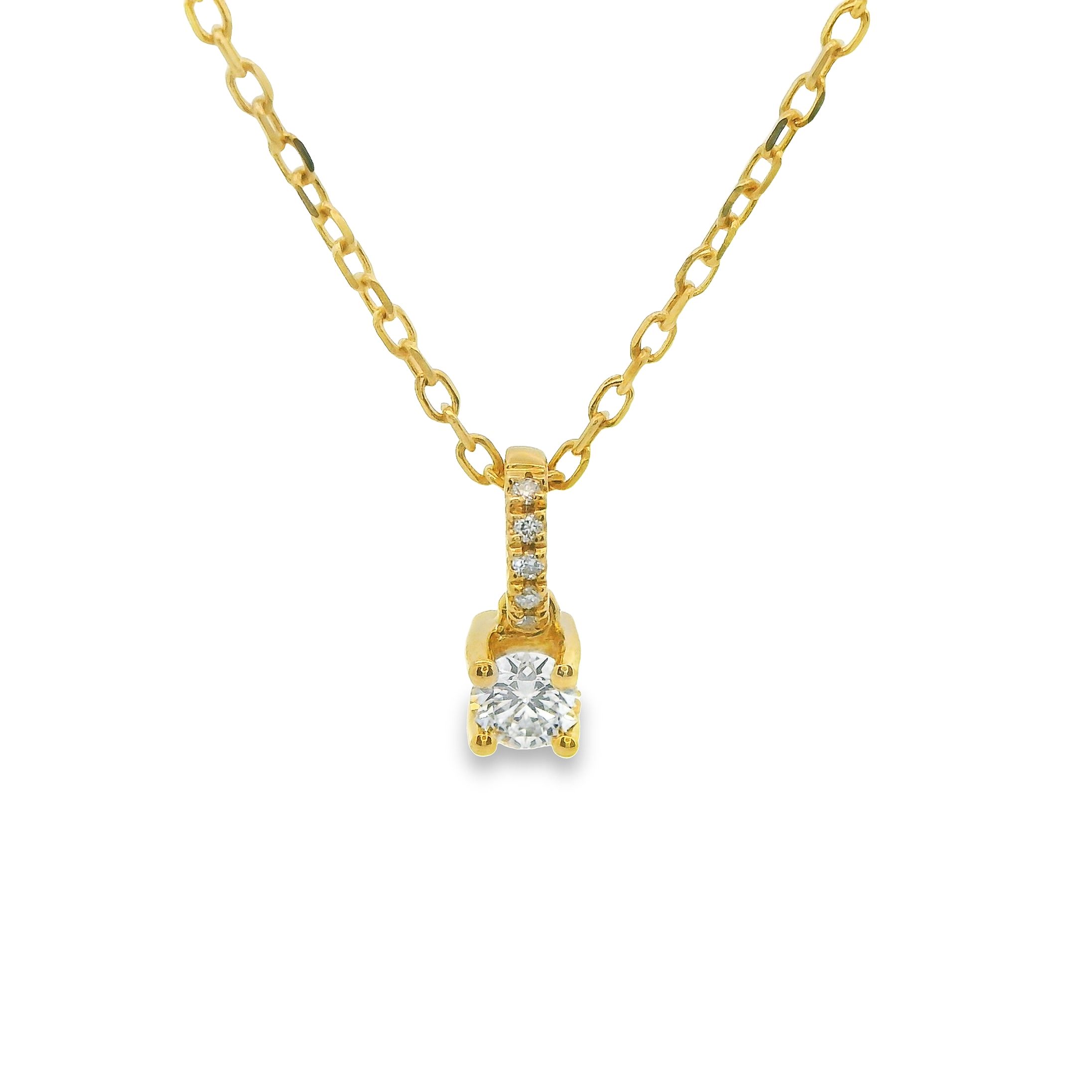 Deze hanger (met collier) van Louis Bros is vervaardigd uit 14 karaat geelgoud (1.88 gr.) en is gezet met 6 briljant geslepen diamanten met een totaalgewicht van 0.10 ct. De hanger heeft een diameter van 3 mm en een dikte van 3 mm.
Verkrijgbaar vanaf 0.05crt .
Leverbare goudkleuren: 14/18kts geelgoud, 14/18kts witgoud, 14/18kts roségoud en alle bicolor combinaties.