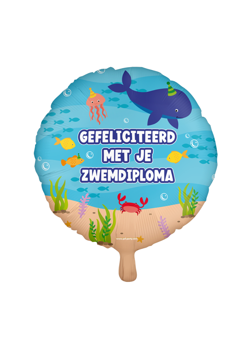 Deze party folie ballonnen Zwemdiploma (cartoon) zijn een leuke toevoeging voor als er een feestje wordt gegeven als iemand zijn of haar zwemdiploma heeft behaald en door de gebruikte kleuren valt deze folie ballon extra op. De folie ballon kan worden gevuld met helium of met lucht, hiervoor wordt standaard een rietje meegeleverd. De ballonnen hebben een diameter van ongeveer 45 centimeter
