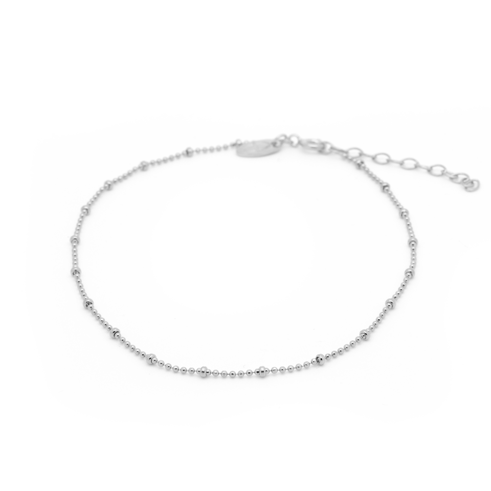 De Zilveren Karma enkelbandje, modelnummer 21012S, is een elegante enkelketting.  Draag deze enkelbandje losjes rond de enkel voor optimaal comfort en stijl. Perfect voor elke gelegenheid, eenvoudig te combineren met casual of chique outfits om je look compleet te maken.
