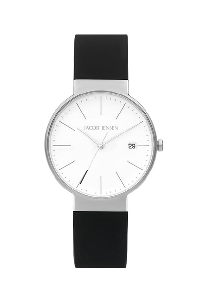 Deze JJ180 horloge is een polshorloge met een titanium kast en een zwarte band. Het bevat een datumfunctie en heeft een maat van 37mm. Draag deze stijlvolle en duurzame horloge bij zowel formele als informele gelegenheden voor een tijdloze uitstraling. Perfect om te combineren met andere accessoires voor een complete look.