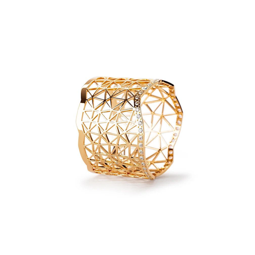 een 18 krt geelgouden ring Niessing model topia vision met 50 diamantjes briljant geslepen totaal 0.15 crt. VS TW.