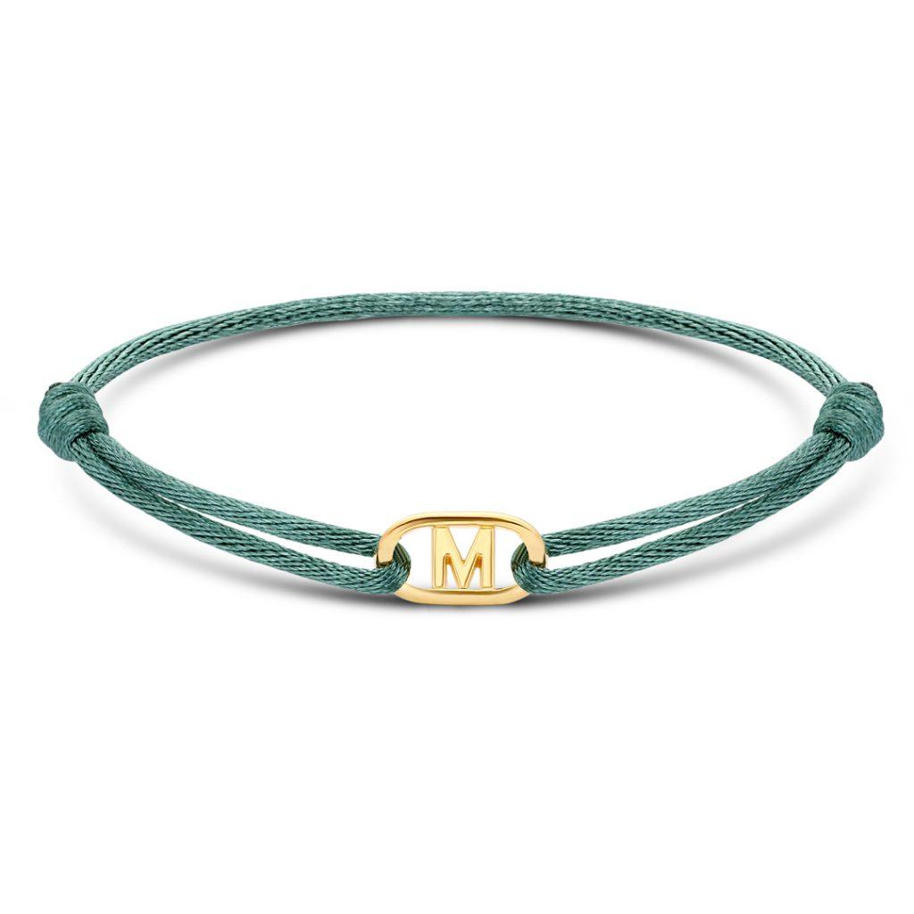 Met de Minitials Ovale Één Signature Satijn Armband draag je jouw geliefde altijd dicht bij je. Kies een initiaal, symbool of cijfer en stel jouw perfecte Minitials armband samen.