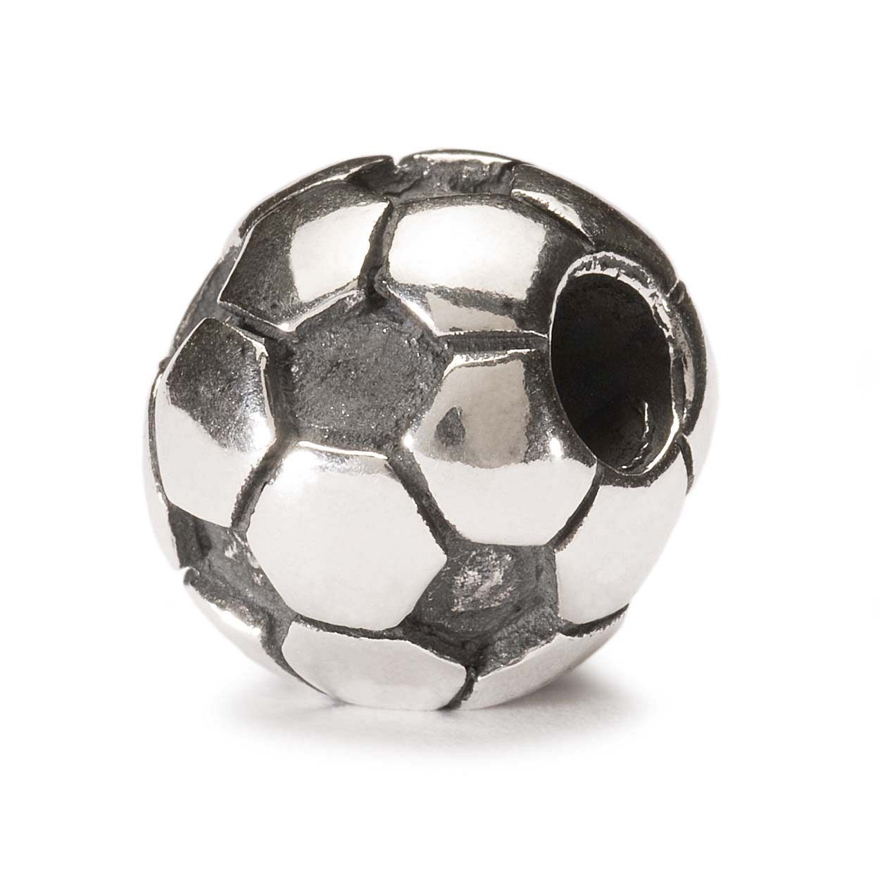 Voetbal: Neem een intrigerend vijfhoekig patroon in de vorm van een bol, geef het de juiste kleurencombinatie en je krijgt... een voetbal.