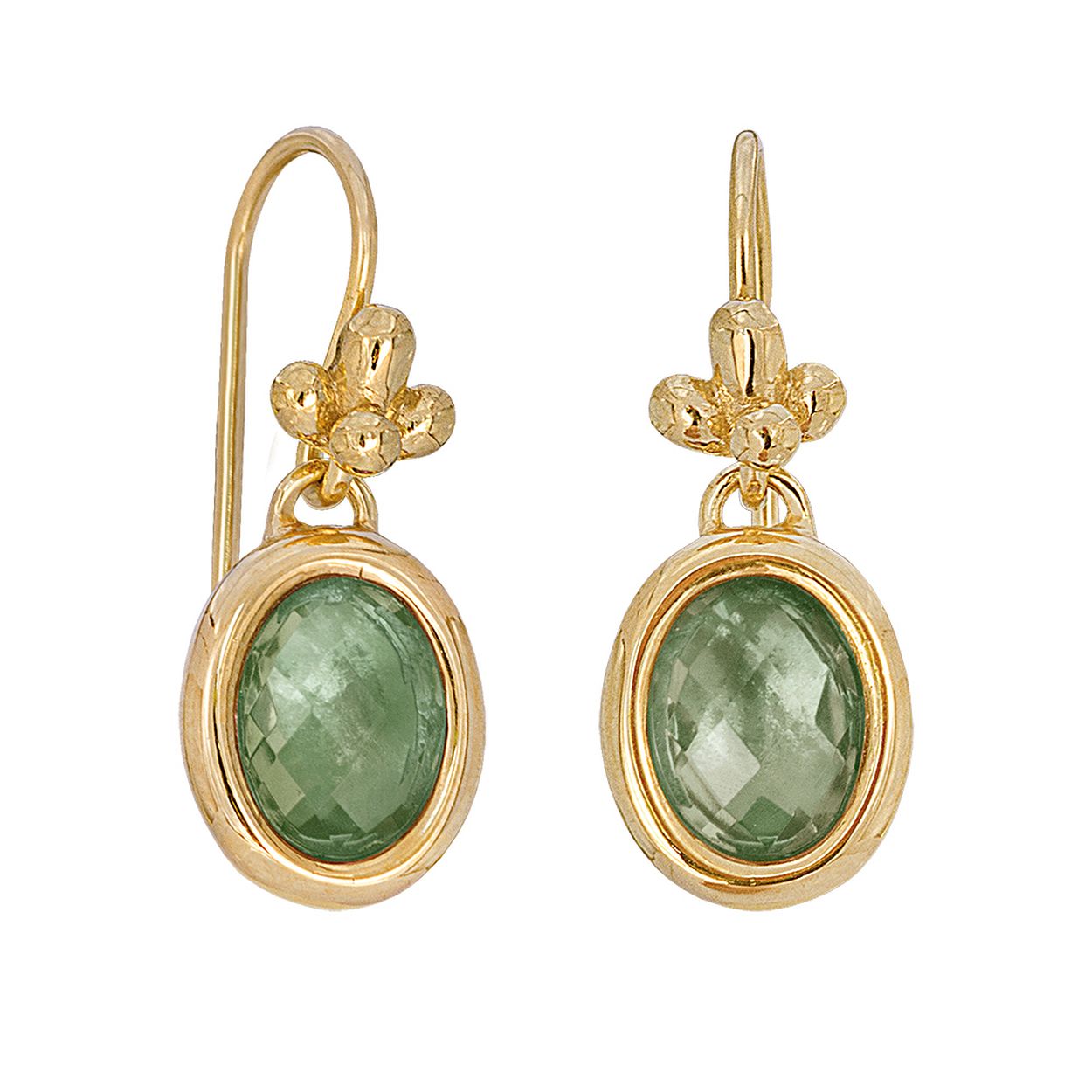 Deze geel goud vergulde oorbellen bevatten elk een 8 x 6 mm groen kwarts.
 Let op: Deze zuivere, natuurlijke materialen zijn volstrekt uniek. Ze verschillen in kleur en hebben unieke insluitsels en kenmerken waaraan hun ouderdom en natuurlijke schoonheid te zien zijn.