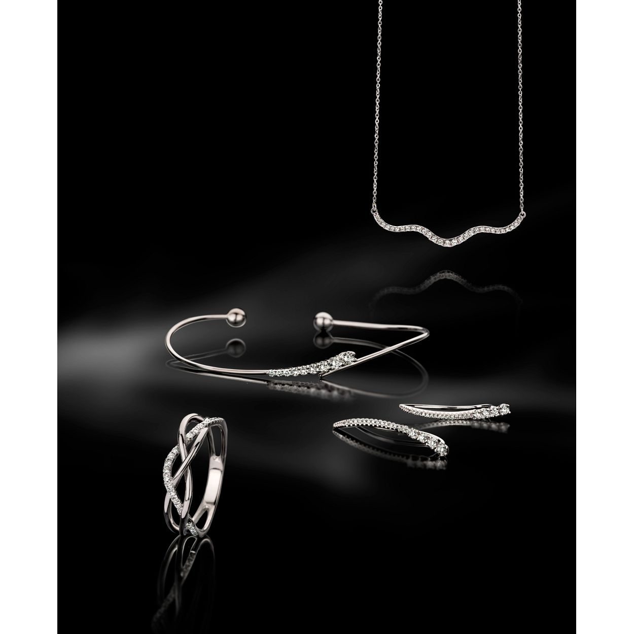 oorhangers in wit goud 18kt met 0.27ct briljant
