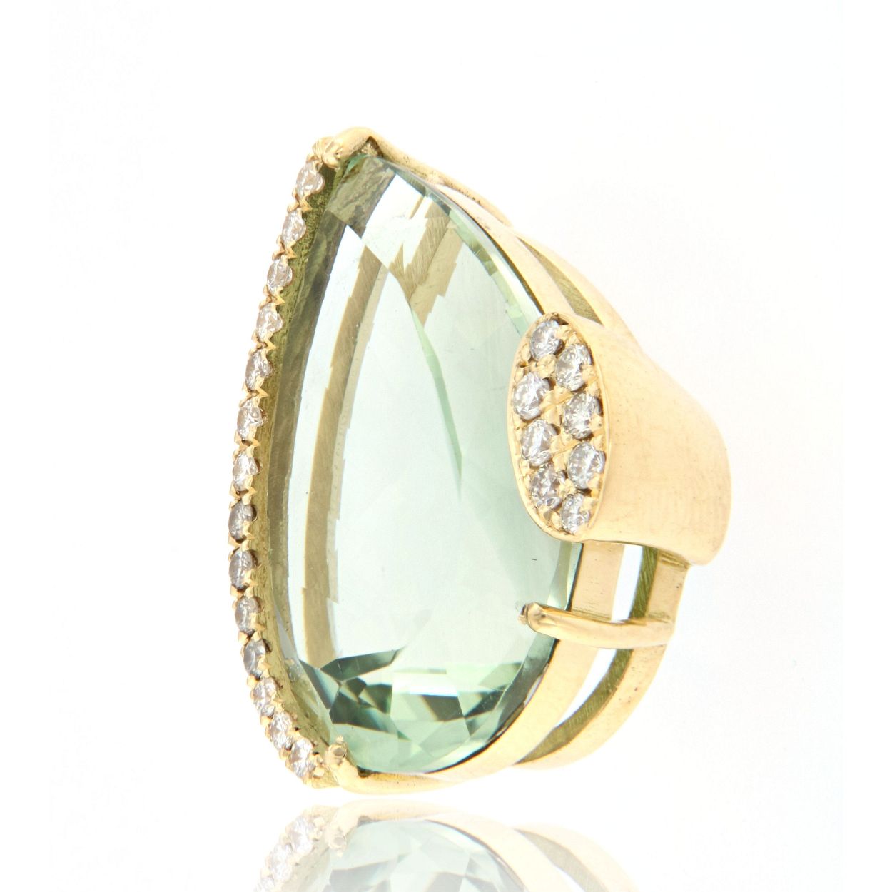 hanger in geel goud 18 kt met prasiolith 22.7ct  en 0.44ct briljant