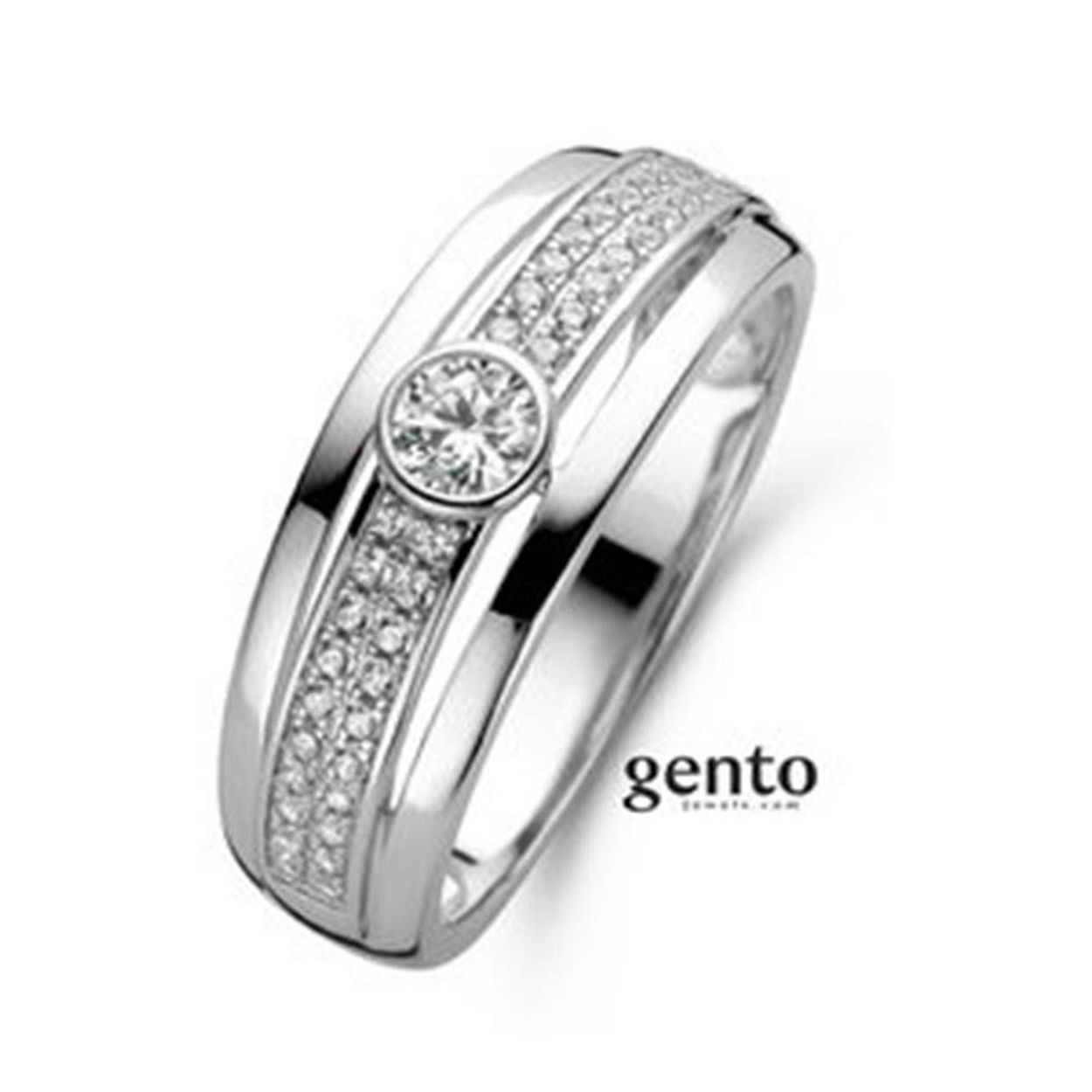 ring in zilver met blinkende zirconium steentjes bezet