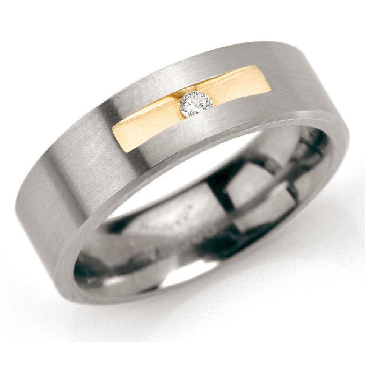 Boccia Titanium 0101-08
Deze gematteerde ring van Boccia Titanium heeft een goudkleurig accent en een met de hand gezette diamant. De diamant in dit sieraad zorgt voor een sprankelend effect. De ring is 6mm breed. 

HET MERK
Boccia Titanium is het titanium merk van Nederland, dat zijn oorsprong in Duitsland vindt en is opgericht in het jaar 1992. Ontwikkeld door internationale ontwerpers. Alle titanium componenten van de BOCCIA TITANIUM collectie zijn gemaakt van 99,7% puur titanium; het bijzondere materiaal. Alle titanium componenten van de BOCCIA TITANIUM collectie zijn gemaakt van 99,7% puur titanium; het bijzondere materiaal. 

SPECIFICATIES
- Puur titanium
- 1 diamant 0.03 ct
- Gematteerd met een goudkleurig accent
- Bolle binnenkant
- 6mm breed