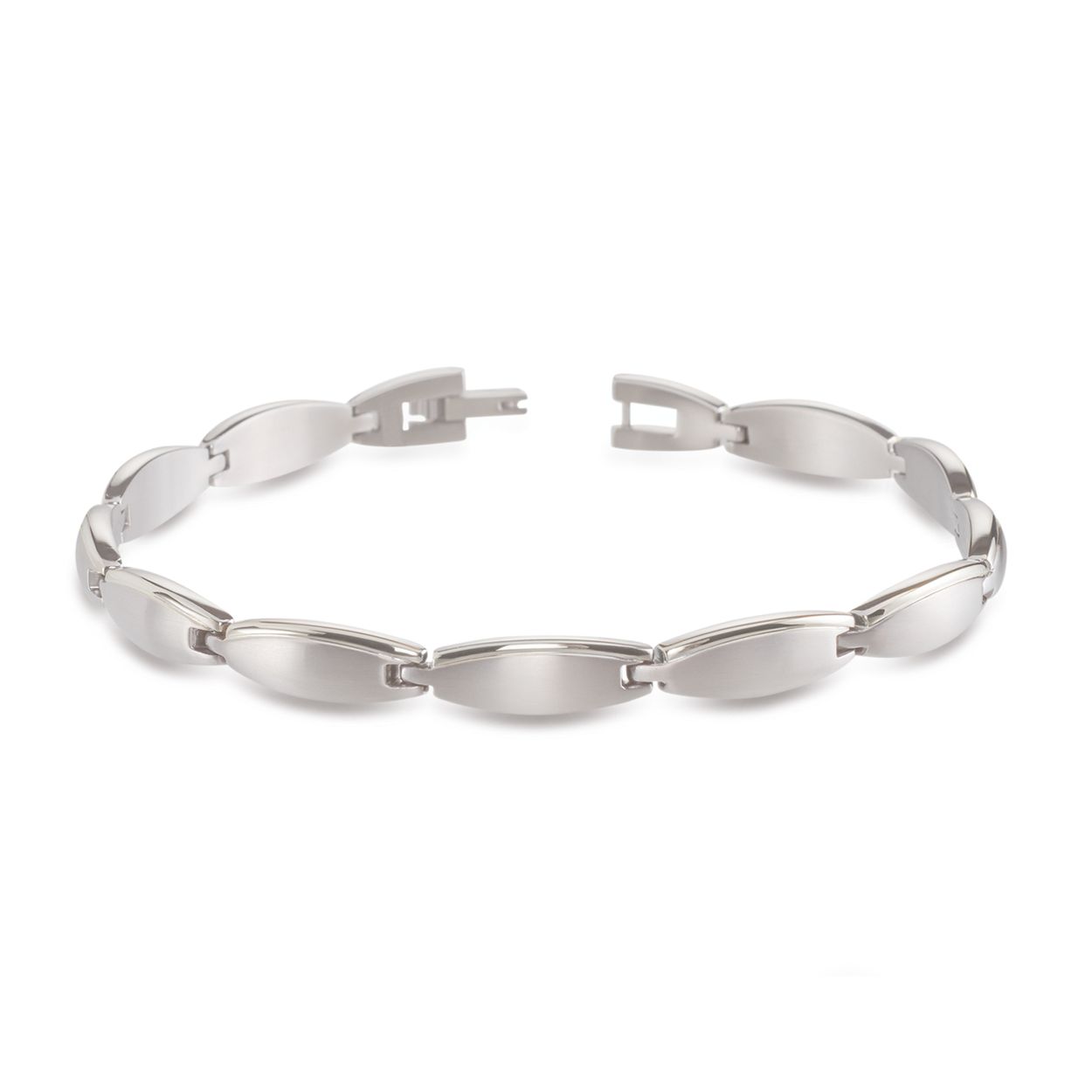 Boccia Titanium 03031-01
Deze gematteerde damesarmband van Boccia Titanium heeft glanzende accenten. De armband is 21 cm lang.

HET MERK
Boccia Titanium: de specialist in het edelmetaal titanium � sieraden en horloges van puur (99,7%) titanium.
Titanium heeft een hoog draagcomfort: het is licht in gewicht, huidvriendelijk en neemt de temperatuur van de huid snel aan.
De sieraden zijn goed met elkaar te combineren. Hierdoor kun je gemakkelijk sets samenstellen bestaande uit colliers, oorbellen, armbanden en zelfs ringen. Of je nu sportief of chique gekleed gaat, het past bij elke outfit en iedere gelegenheid.

SPECIFICATIES
- Puur titanium
- Klapslot
- Gematteerd met glanzende accenten
- 21 cm 

- 210mm