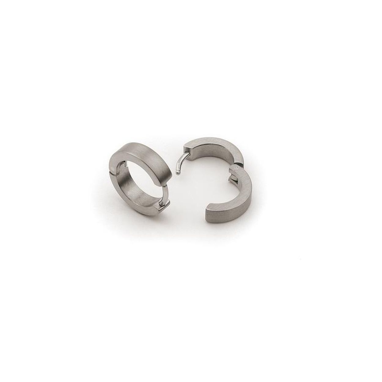 Dit zijn oorsieraden van het merk Boccia Titanium