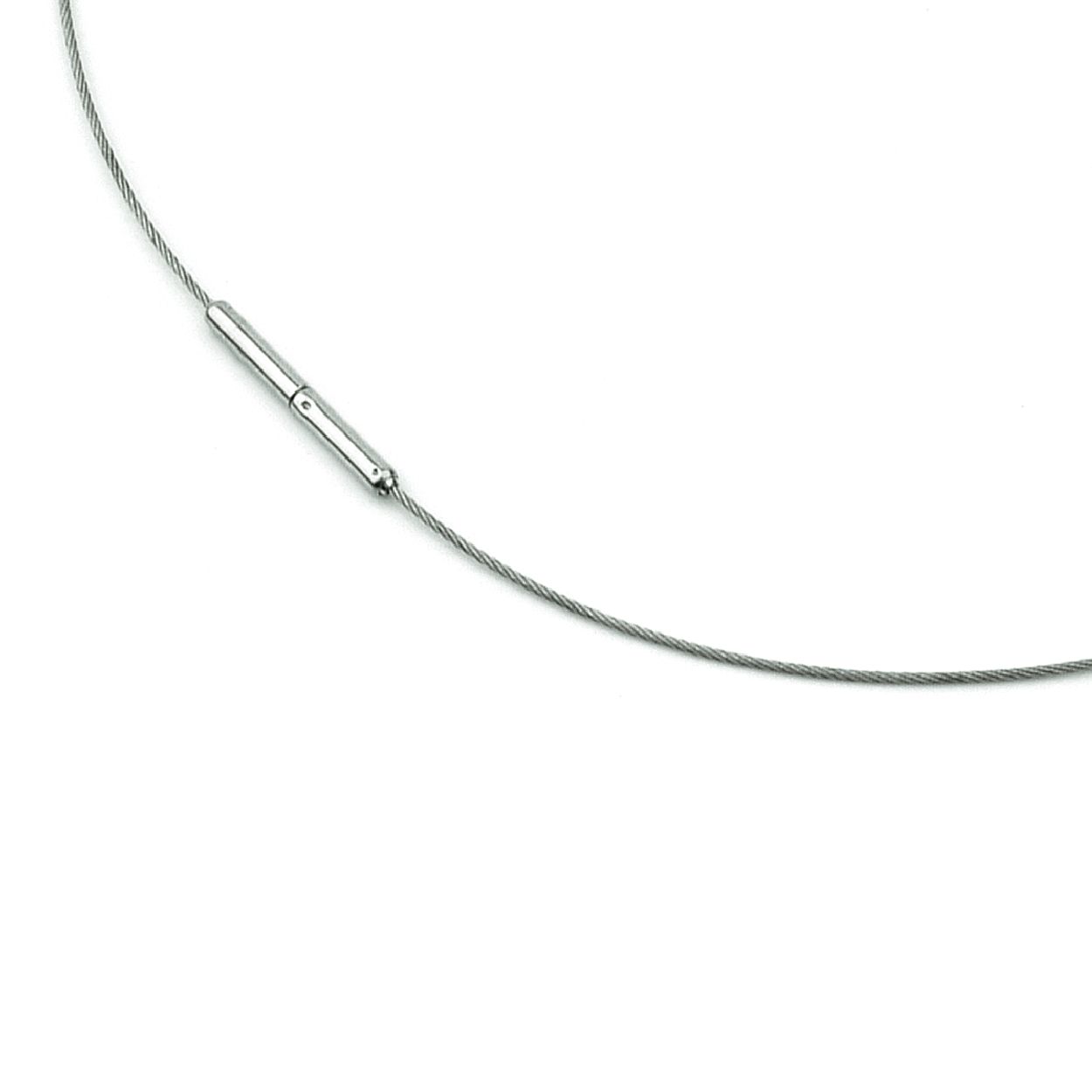Boccia Titanium
Aan deze ketting van Boccia Titanium kun je een mooie hanger hangen. De ketting is van staal en heeft een titanium sluiting

HET MERK 
Boccia Titanium is het titanium merk van Nederland, dat zijn oorsprong in Duitsland vindt en is opgericht in het jaar 1992.
Ontwikkeld door internationale ontwerpers. Alle titanium componenten van de BOCCIA TITANIUM collectie zijn gemaakt van 99,7% puur titanium; het bijzondere materiaal. Het is licht in gewicht, neemt de temperatuur van de huid aan en is zeer huidvriendelijk. Bovendien is het corrosie- en temperatuurbestendig.

SPECIFICATIES
- Puur titanium bajonetsluiting
- Staal
- Zilverkleurig
- 40, 42, 45 of 50cm