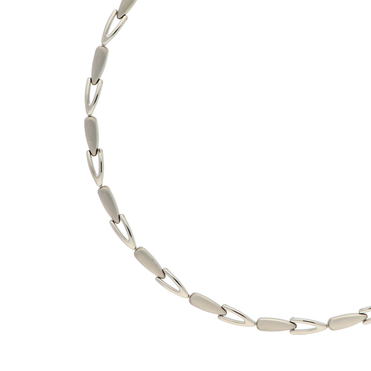 Dit is een collier van het merk Boccia Titanium