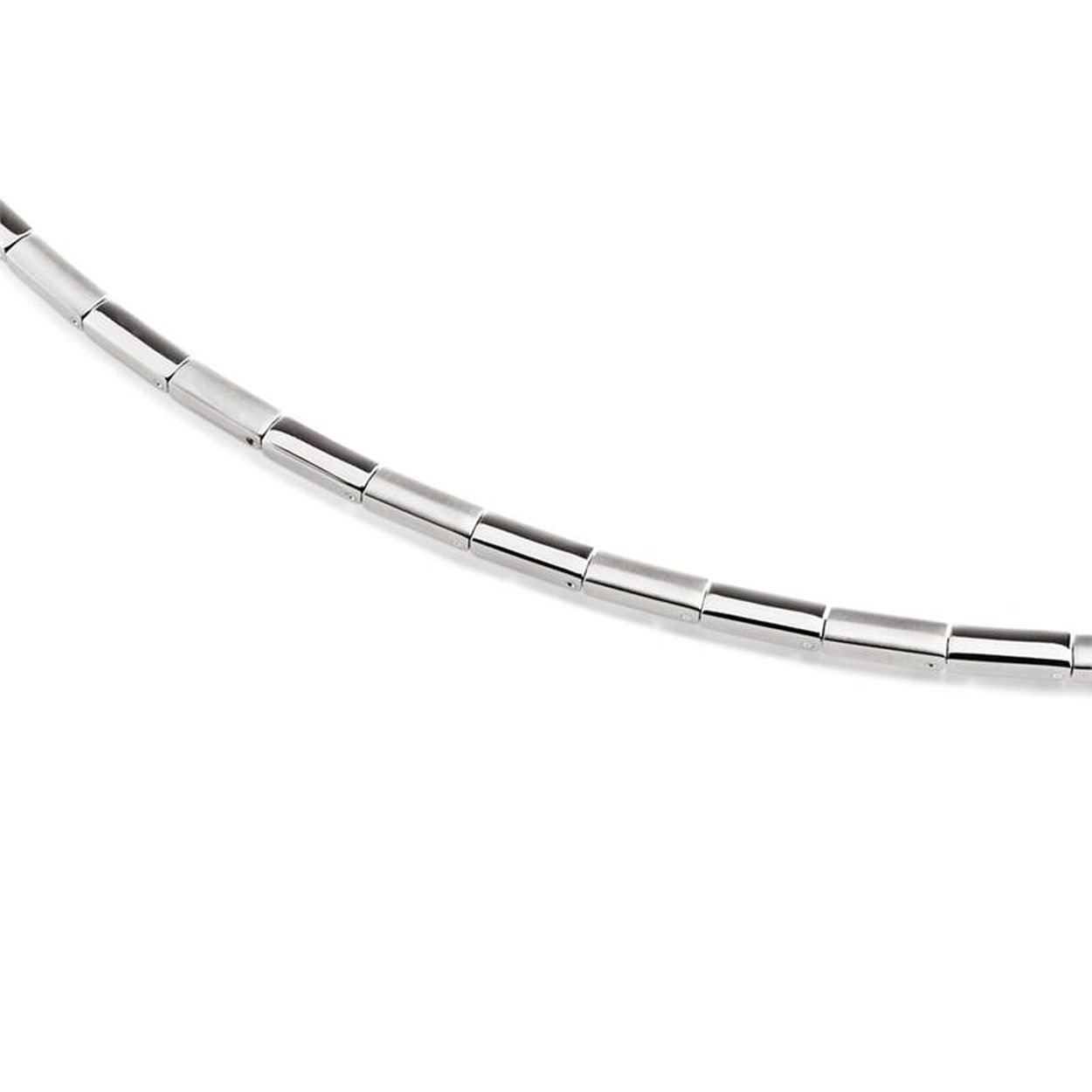 Dit is een collier van het merk Boccia Titanium