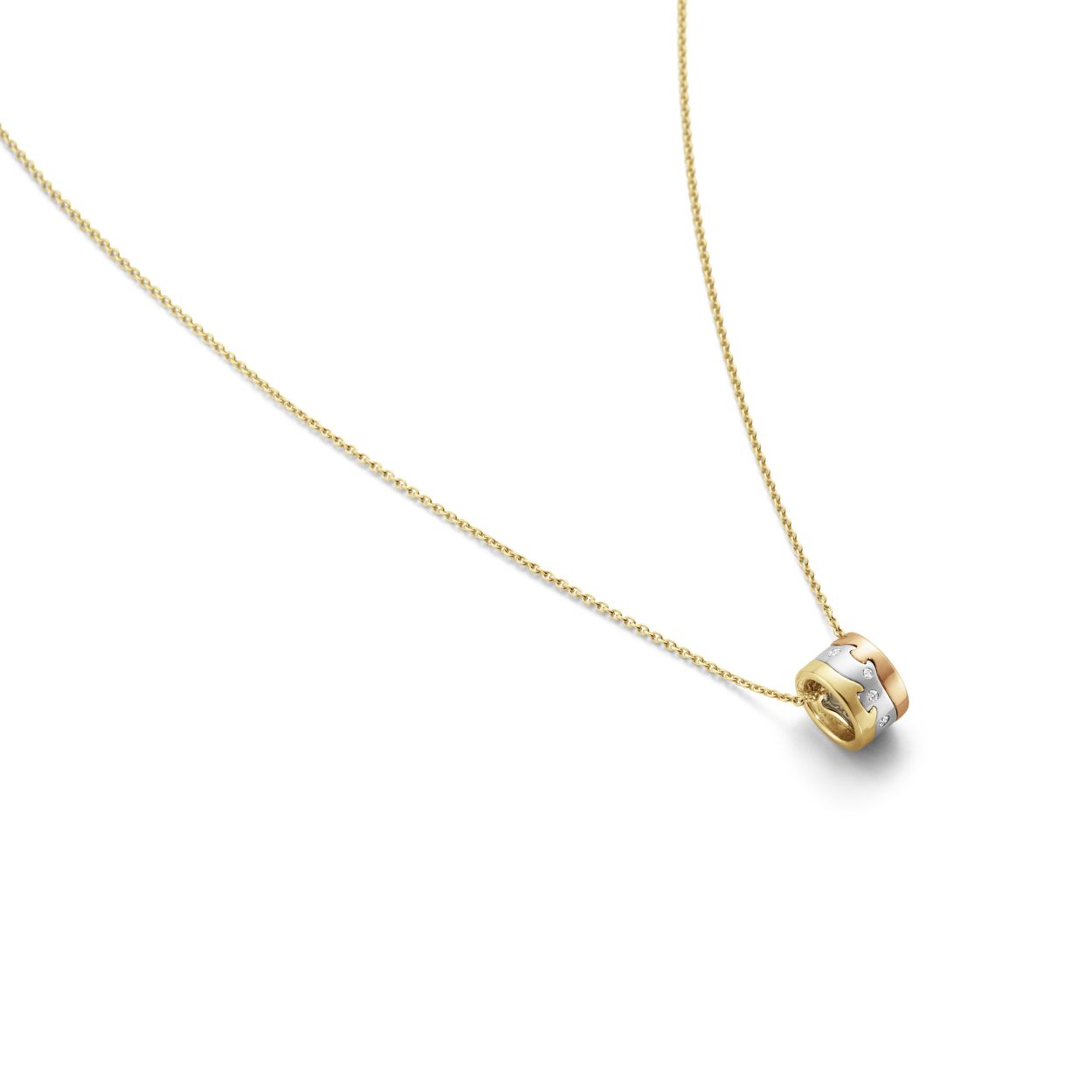 100% of our newly crafted gold jewellery is made from certified recycled 18kt gold. 