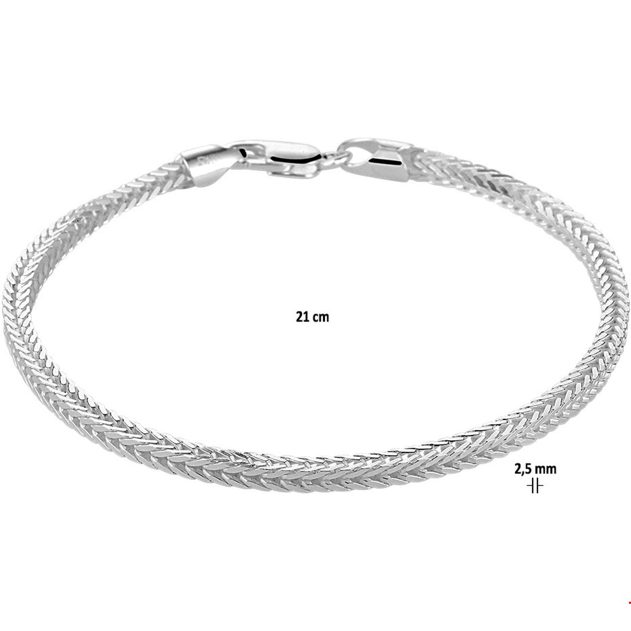 Zilveren lengte artikel met een vossestaart schakel. Het lengte artikel heeft een schakelbreedte van 2.5mm. Uitgevoerd met een karabijn sluiting.