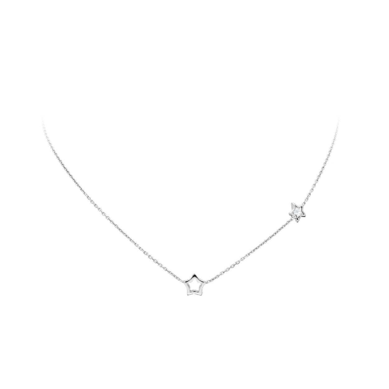 Deze collier is van het merk Lilly. Het is een meisjessieraad gemaakt van zilver. De collier is zilver van kleur.
De verdere specificaties van de collier zijn als volgt:
Soort bewerking: geen bewerking
Lengte: 40
Steensoort: Zirkonia
Steenkleur: Transparant