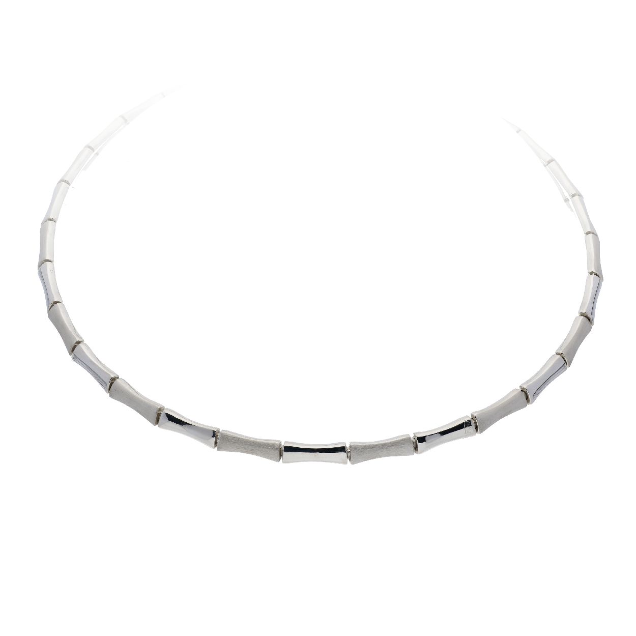 Deze collier is van het merk van Leeuwen. Het is een damessieraad gemaakt van zilver. De collier is zilverkleurig van kleur.
De verdere specificaties van de collier zijn als volgt:
Soort bewerking: gematteerd
Lengte: 43
Steensoort: Geen edelsteen
Steenkleur: Geen steen