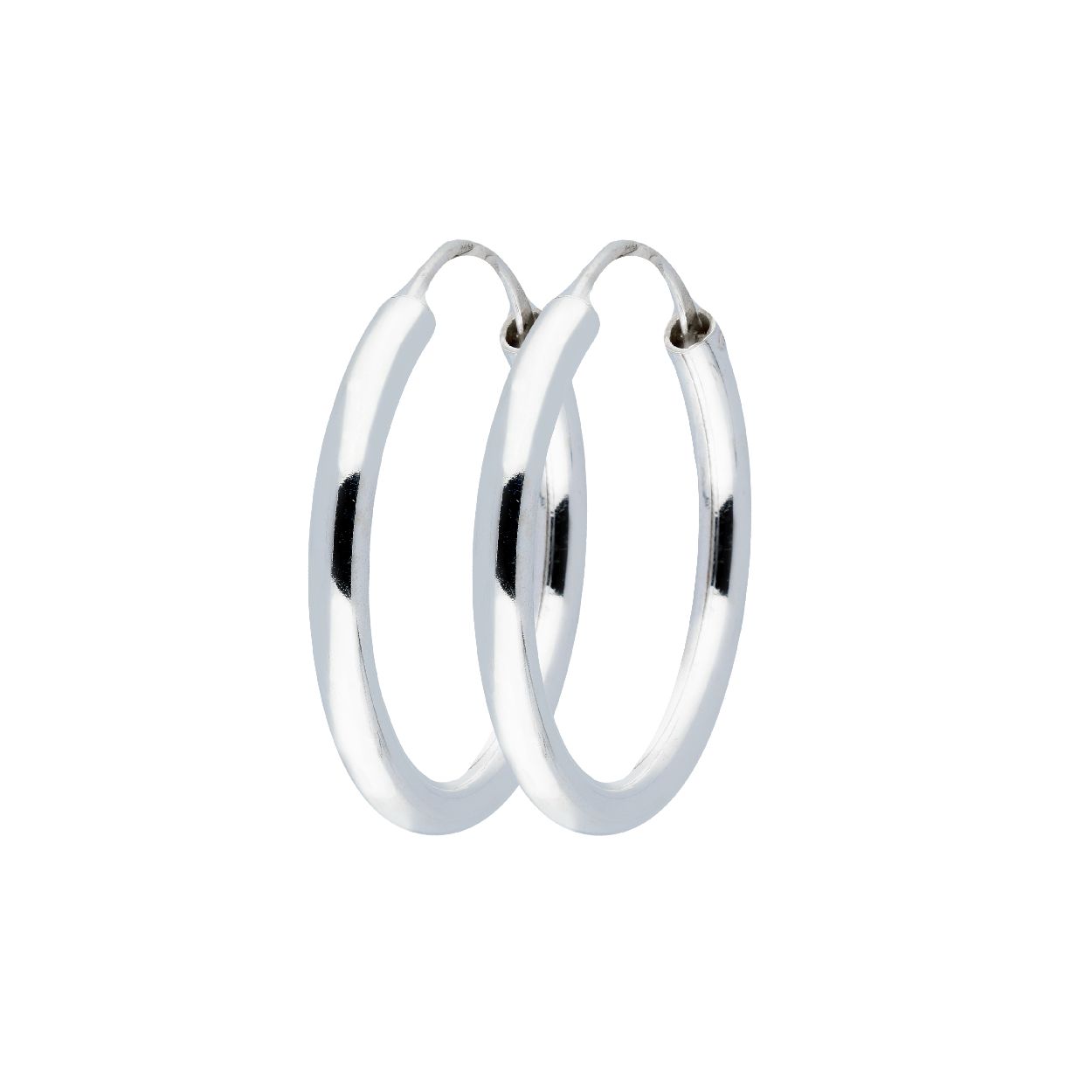 Deze oorringen zijn van het merk van Leeuwen. Het zijn oorringen voor dames gemaakt van zilver. De oorringen zijn zilverkleurig van kleur.
De verdere specificaties van de oorringen zijn als volgt:
Soort bewerking: geen bewerking
Lengte: 30
Steensoort: Geen edelsteen
Steenkleur: Geen steen