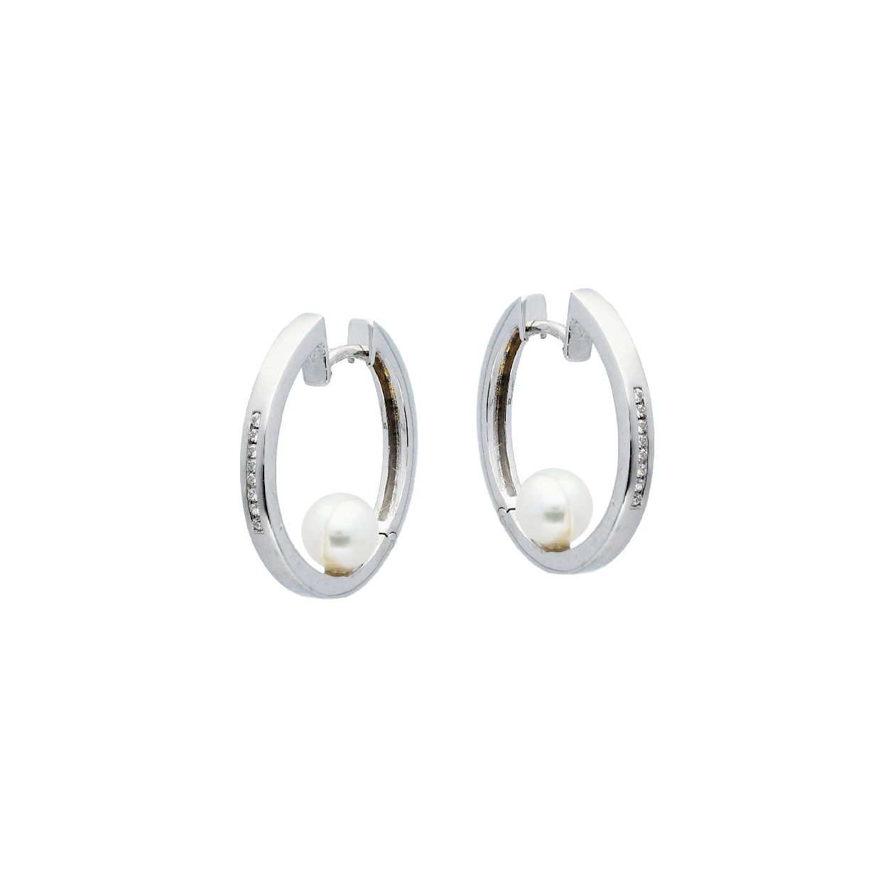 Deze oorringen zijn van het merk van Leeuwen. Het zijn oorringen voor dames gemaakt van zilver. De oorringen zijn zilverkleurig van kleur.
De verdere specificaties van de oorringen zijn als volgt:
Soort bewerking: gerhodineerd
Lengte: 17
Steensoort: Zirkonia
Steenkleur: Transparant