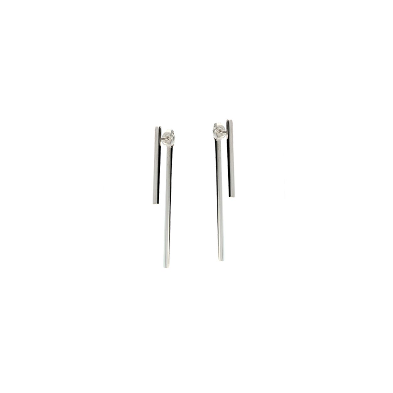 Deze oorhangers zijn oorhangers voor dames gemaakt van zilver. De oorhangers zijn zilverkleurig van kleur.
De verdere specificaties van de oorhangers zijn als volgt:
gerhodineerd
Lengte: 47